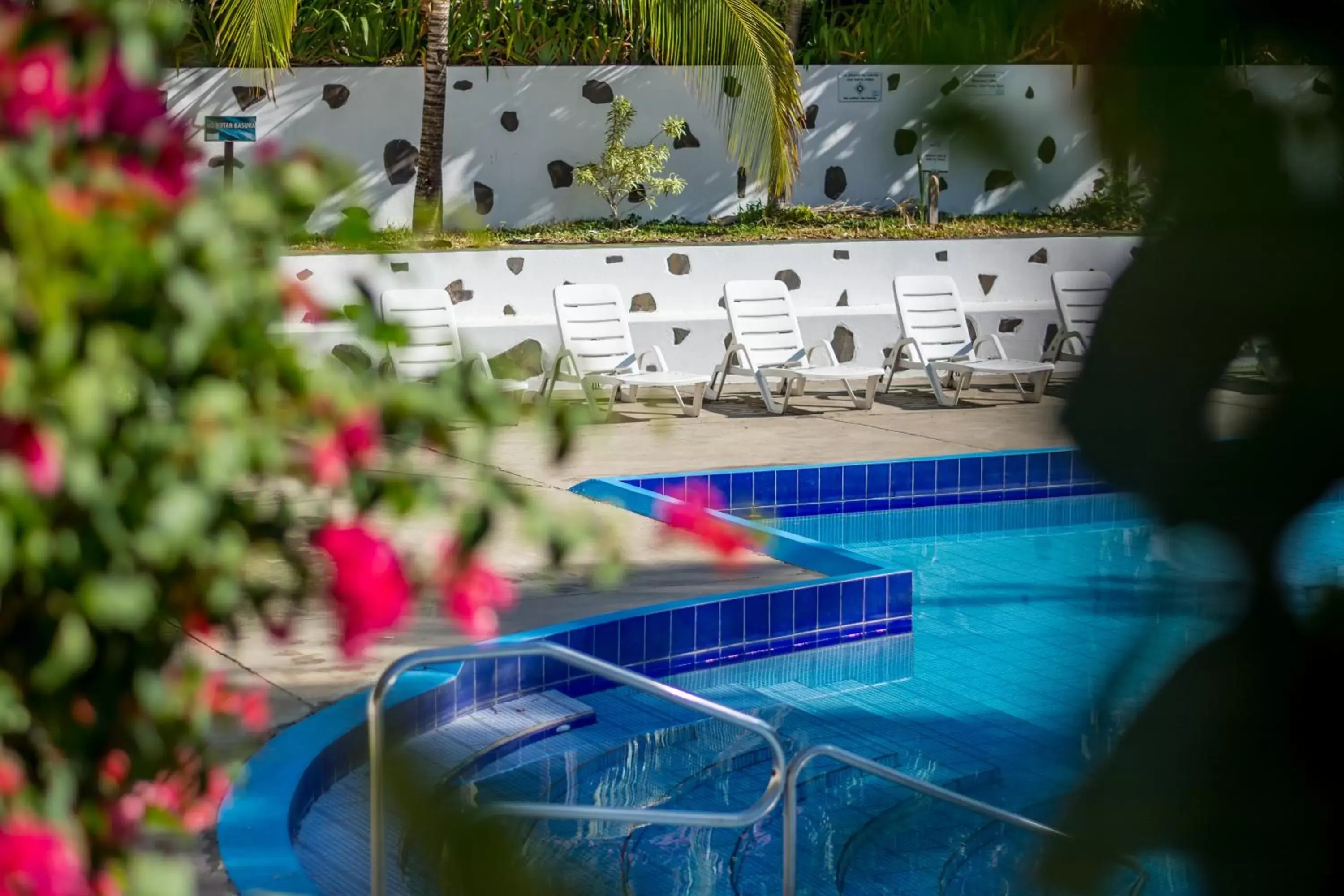 Swimming Pool in Hotel Colinas del Sol