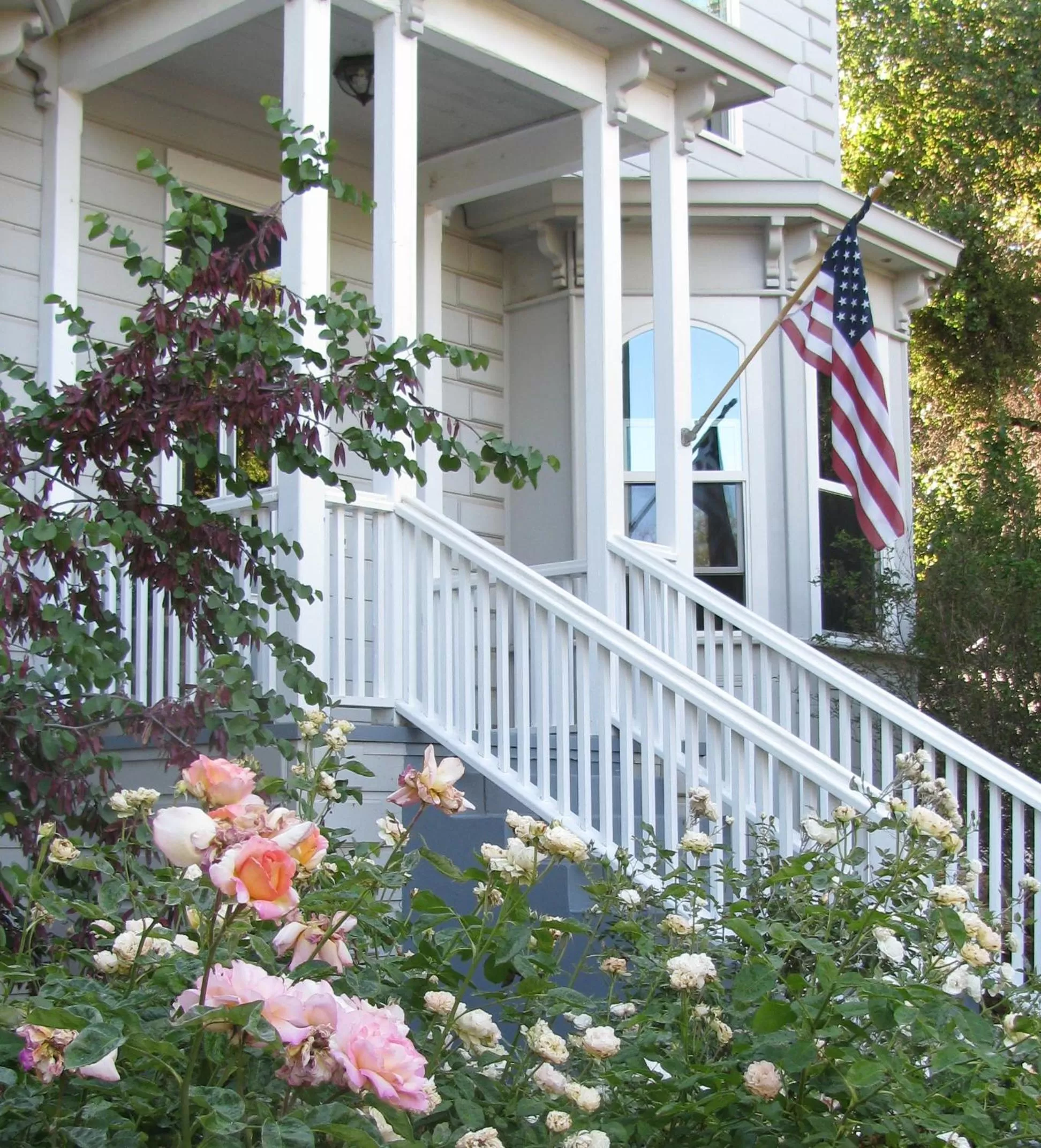 Facade/entrance in Yosemite Rose Bed and Breakfast