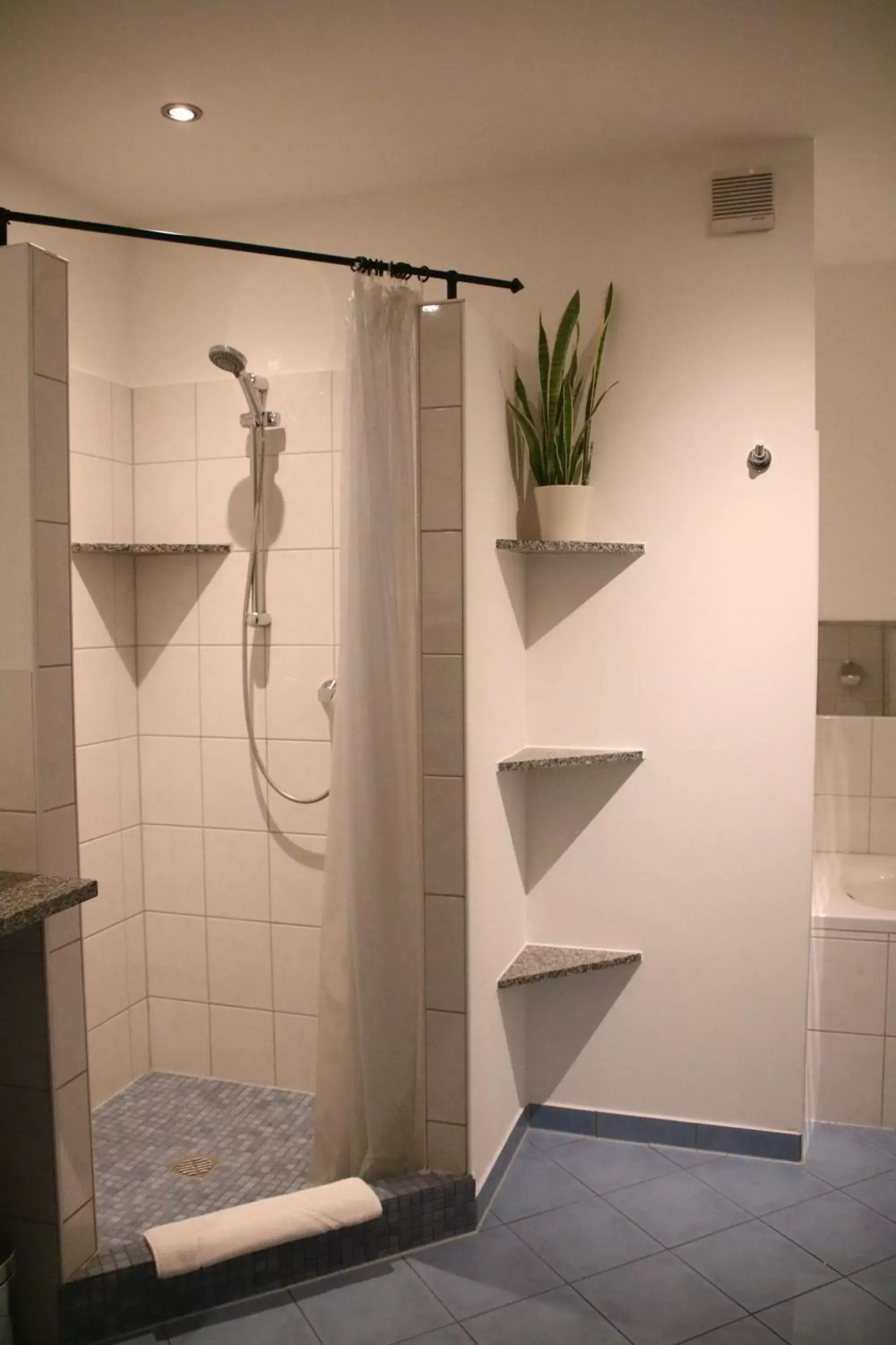 Shower, Bathroom in Hotel Goldene Krone Innsbruck