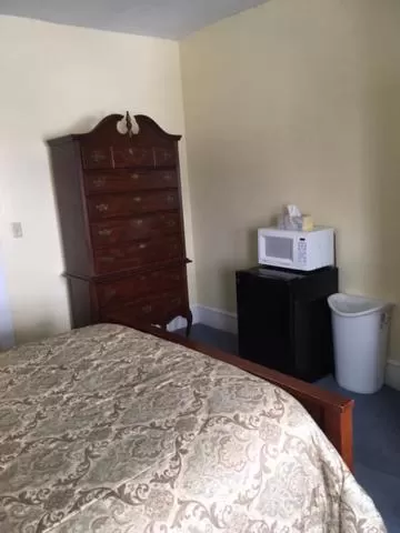 Bedroom, Bed in Victorian Charm Inn