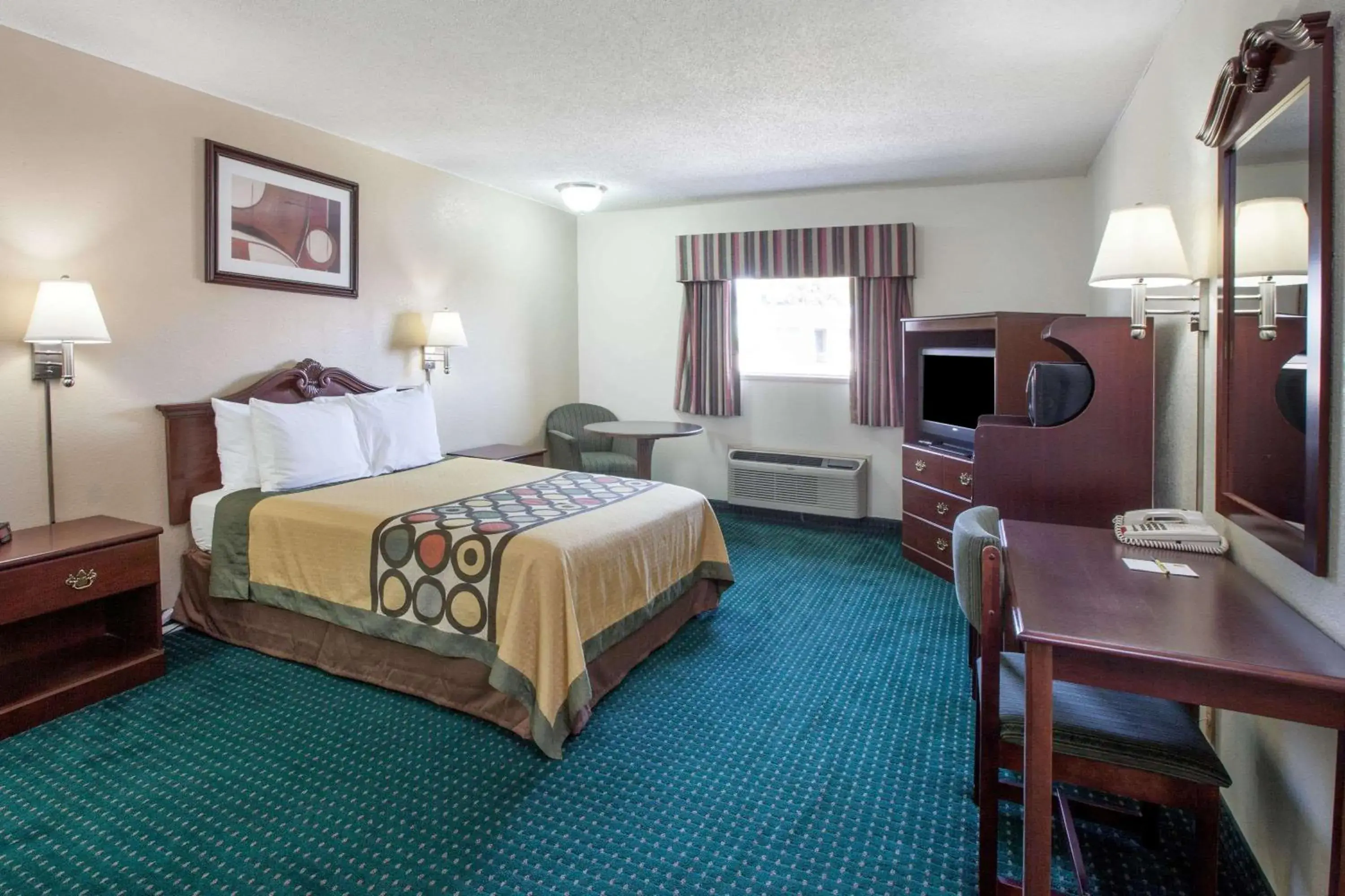 Photo of the whole room in Super 8 by Wyndham Clinton