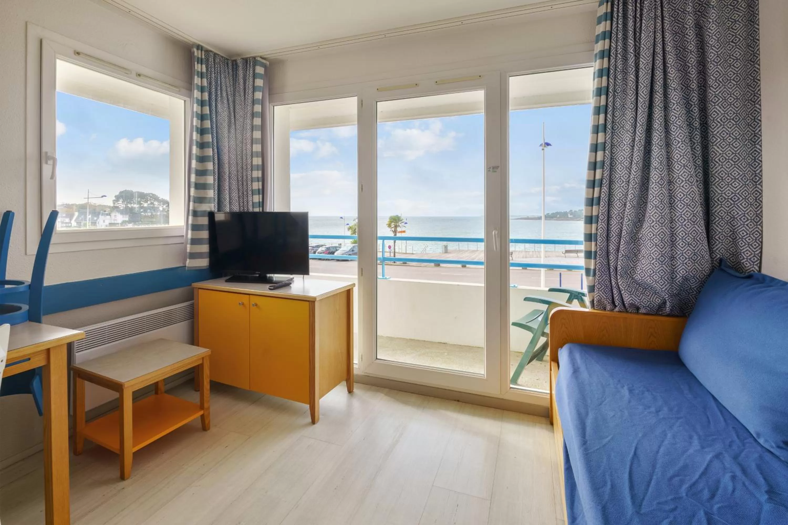 Communal lounge/ TV room in Résidence Pierre & Vacances la Corniche de la Plage