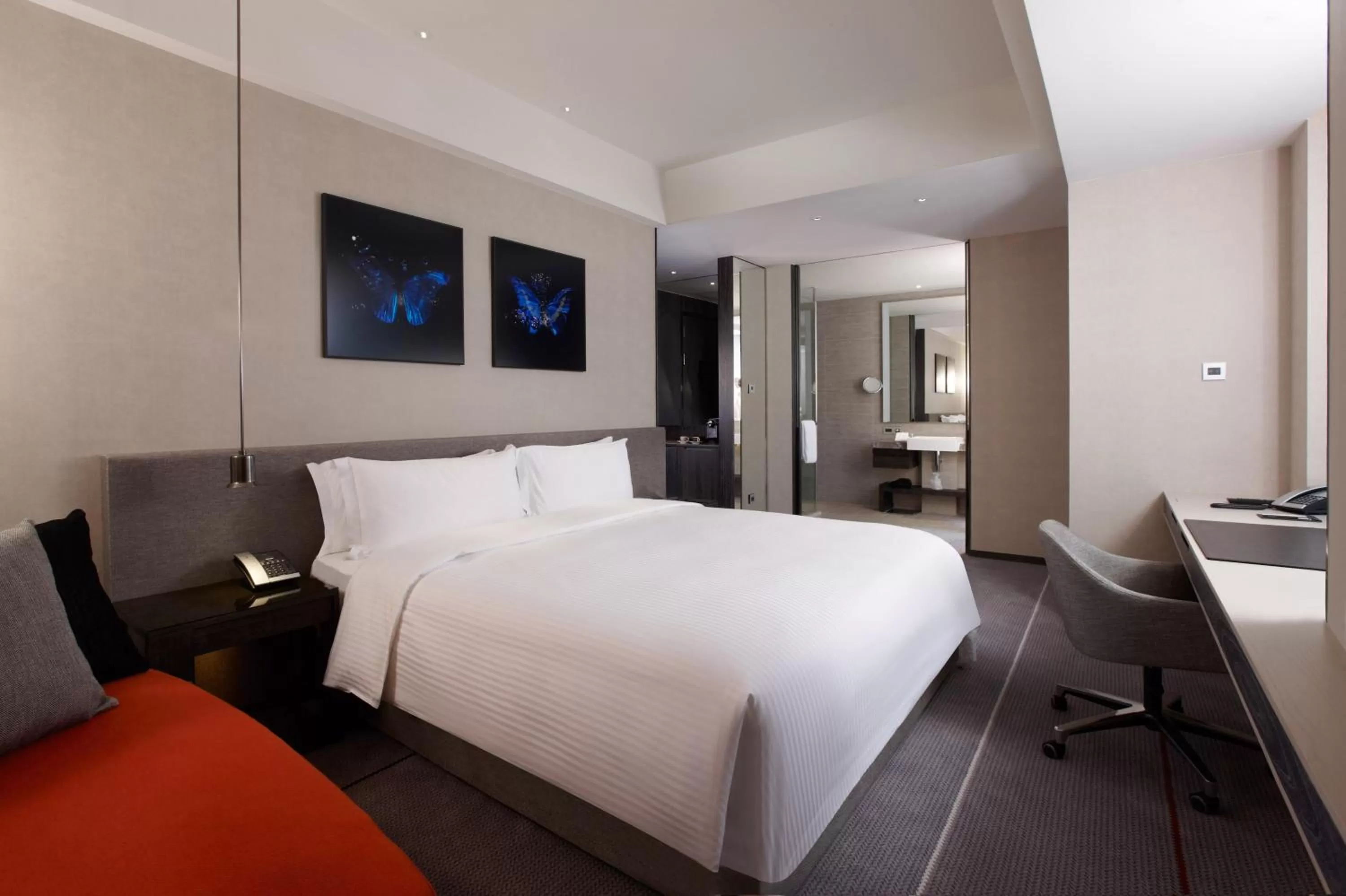 Premier King Room in Humble House Taipei, Curio Collection by Hilton