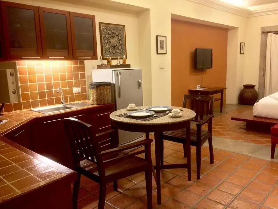 Kitchen or kitchenette, Dining Area in Nirvana Boutique Suites