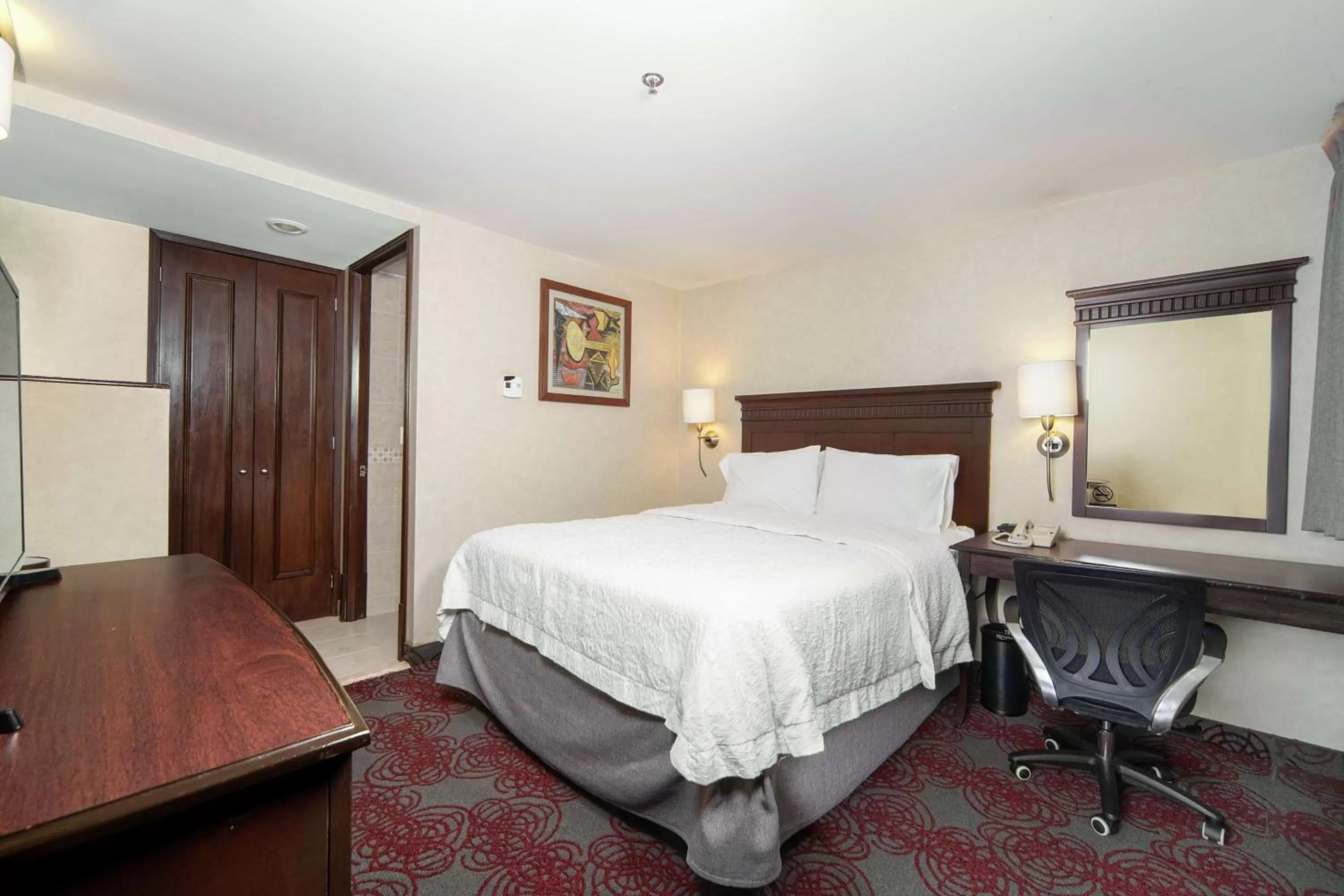 Bedroom, Bed in Hampton Inn & Suites Mexico City - Centro Historico