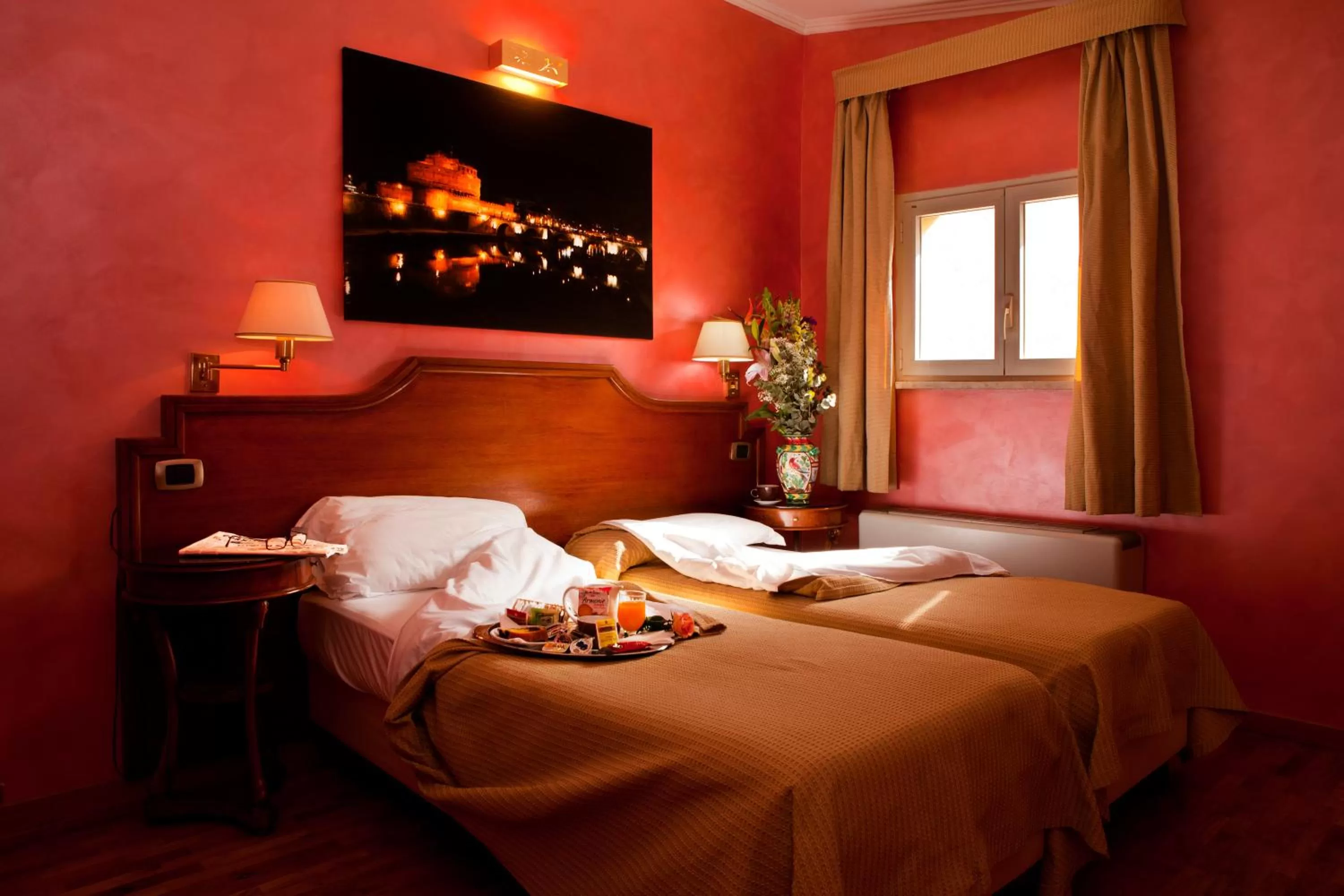 Photo of the whole room, Bed in Hotel Kent