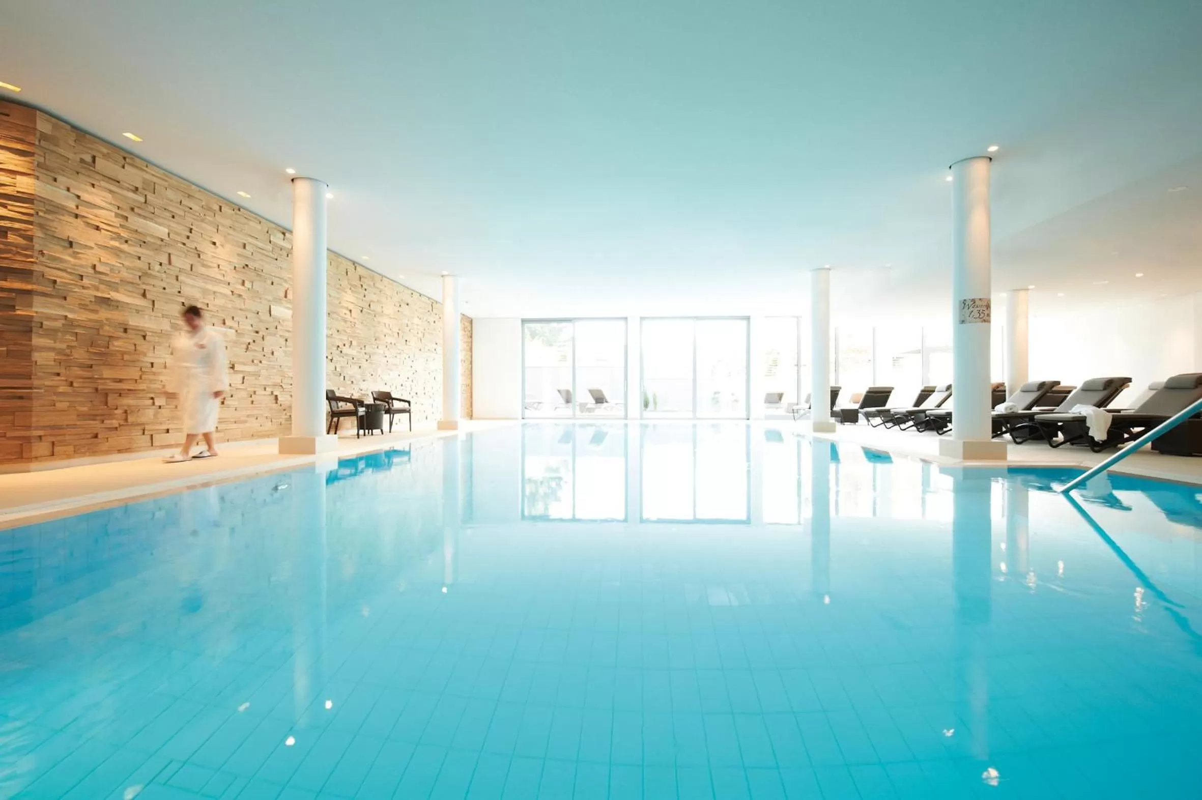 Swimming pool in Hotel Exquisit