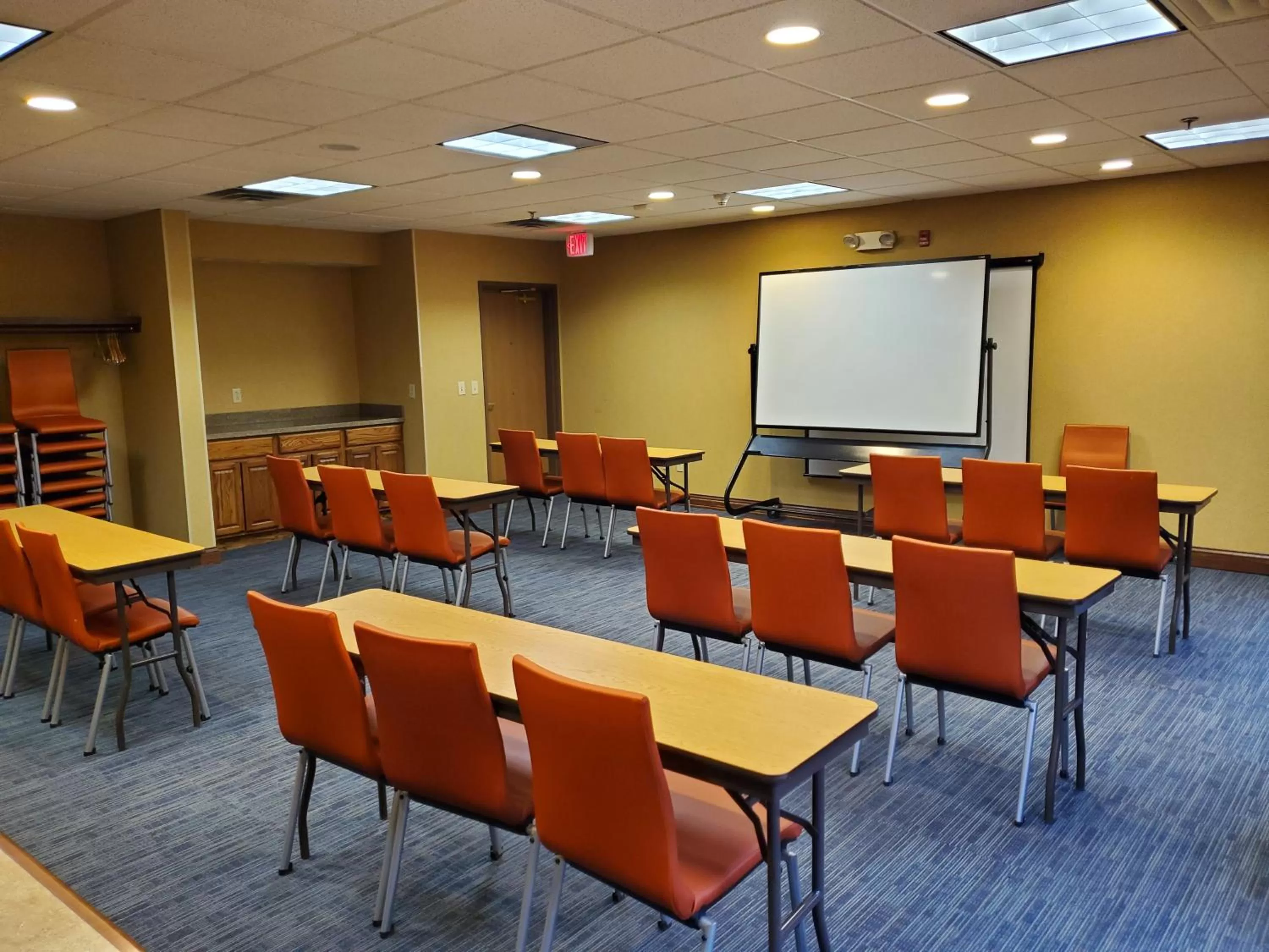 Meeting/conference room in Holiday Inn Express Hotel & Suites Mattoon by IHG