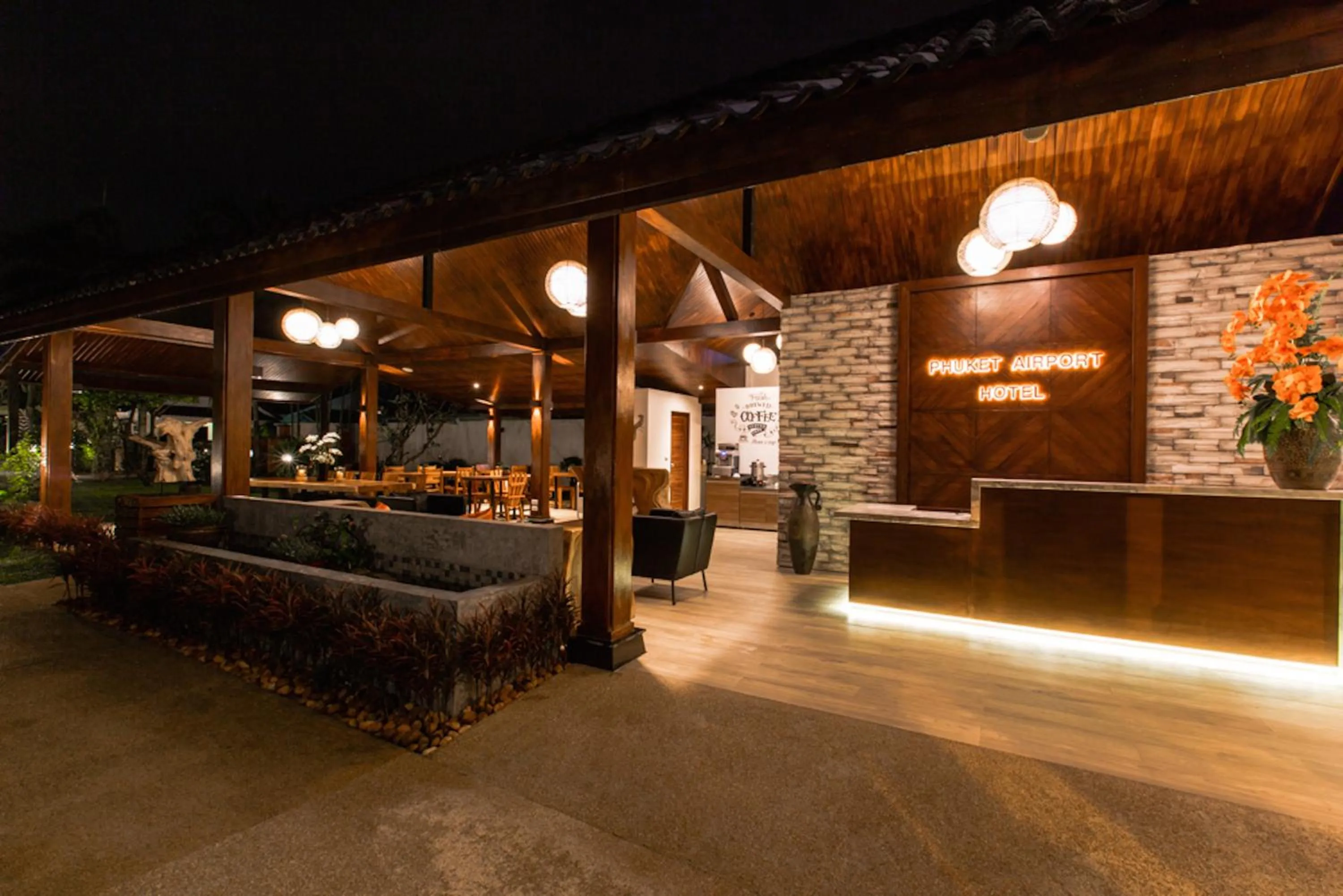 Restaurant/places to eat in Phuket Airport Hotel - SHA Extra Plus