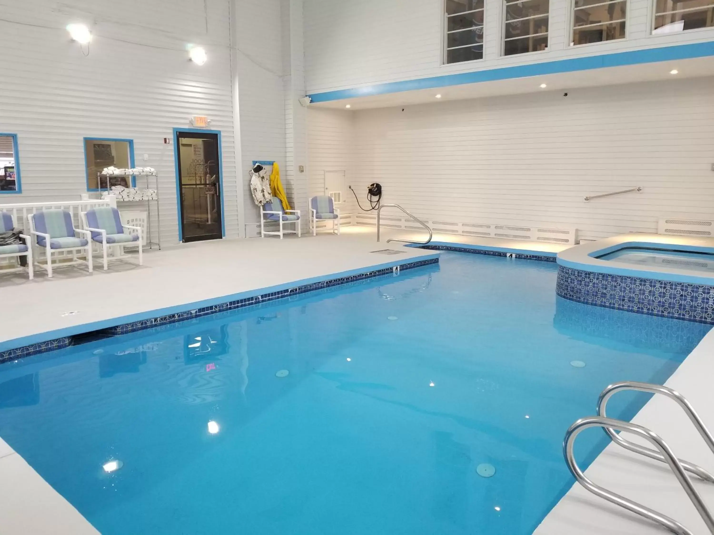 Swimming pool in Hampton Village Inn Swimming pool in Hampton Village Inn