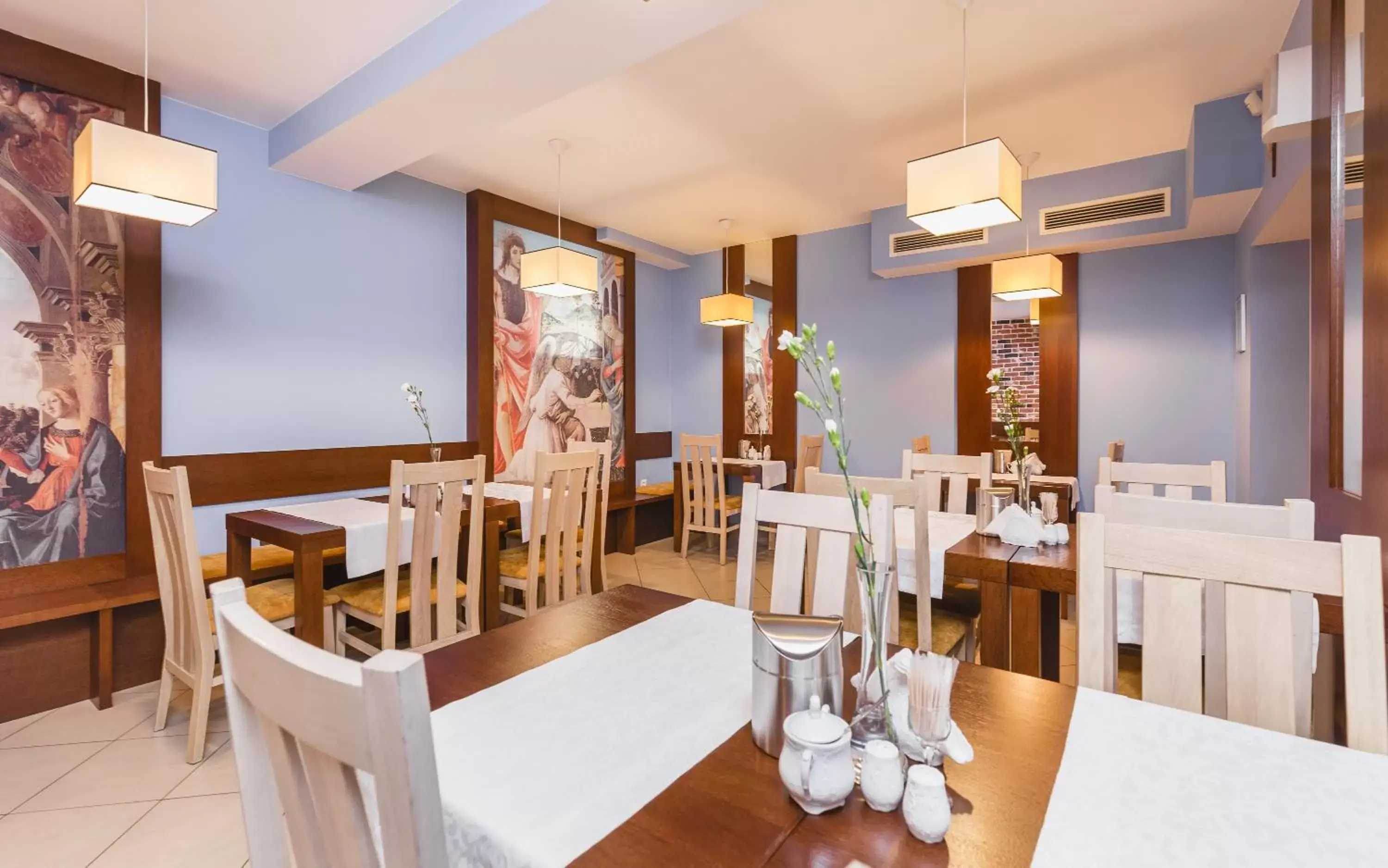 Restaurant/Places to Eat in Domus Mater Hotel
