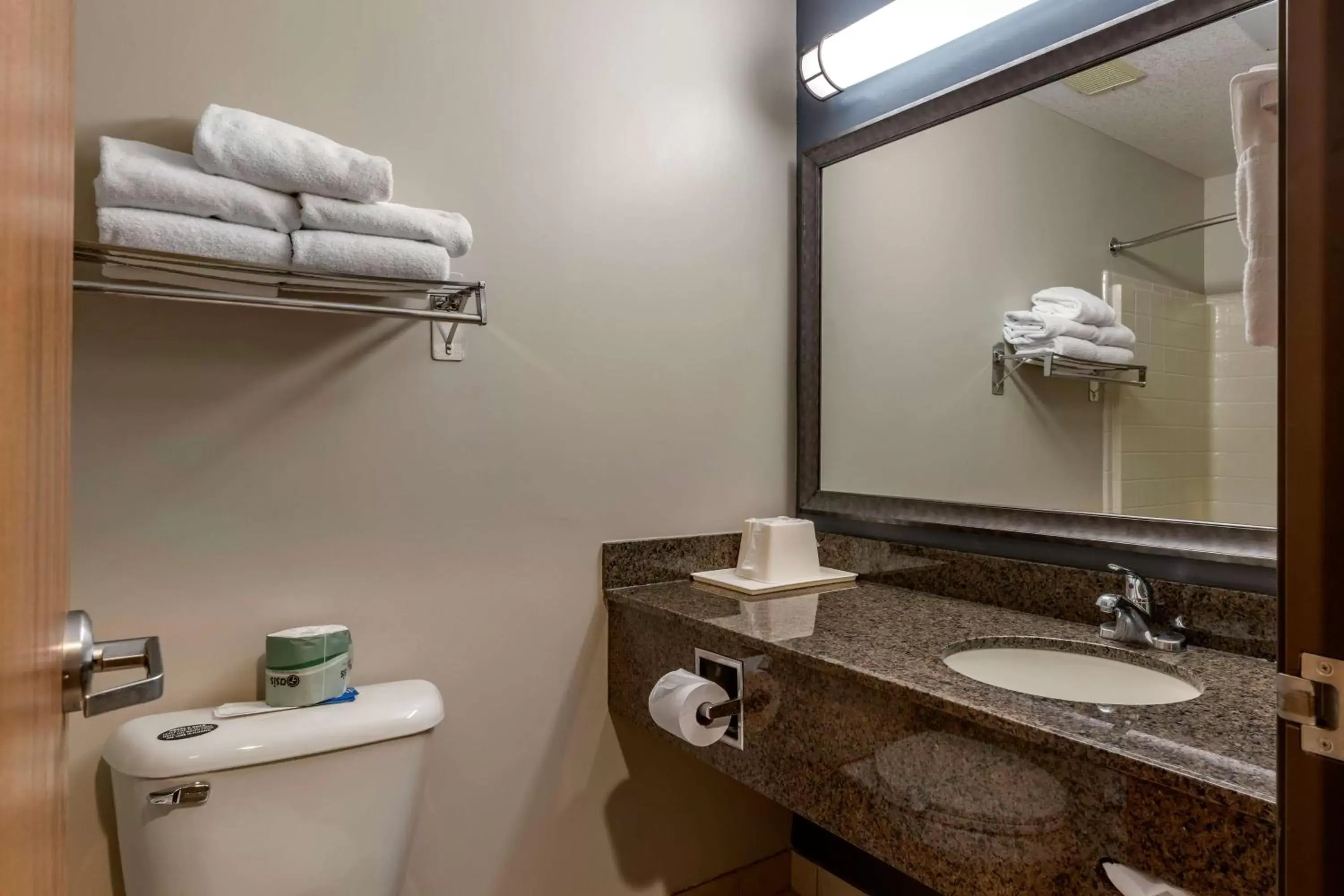 Bathroom in Best Western Newberg Inn