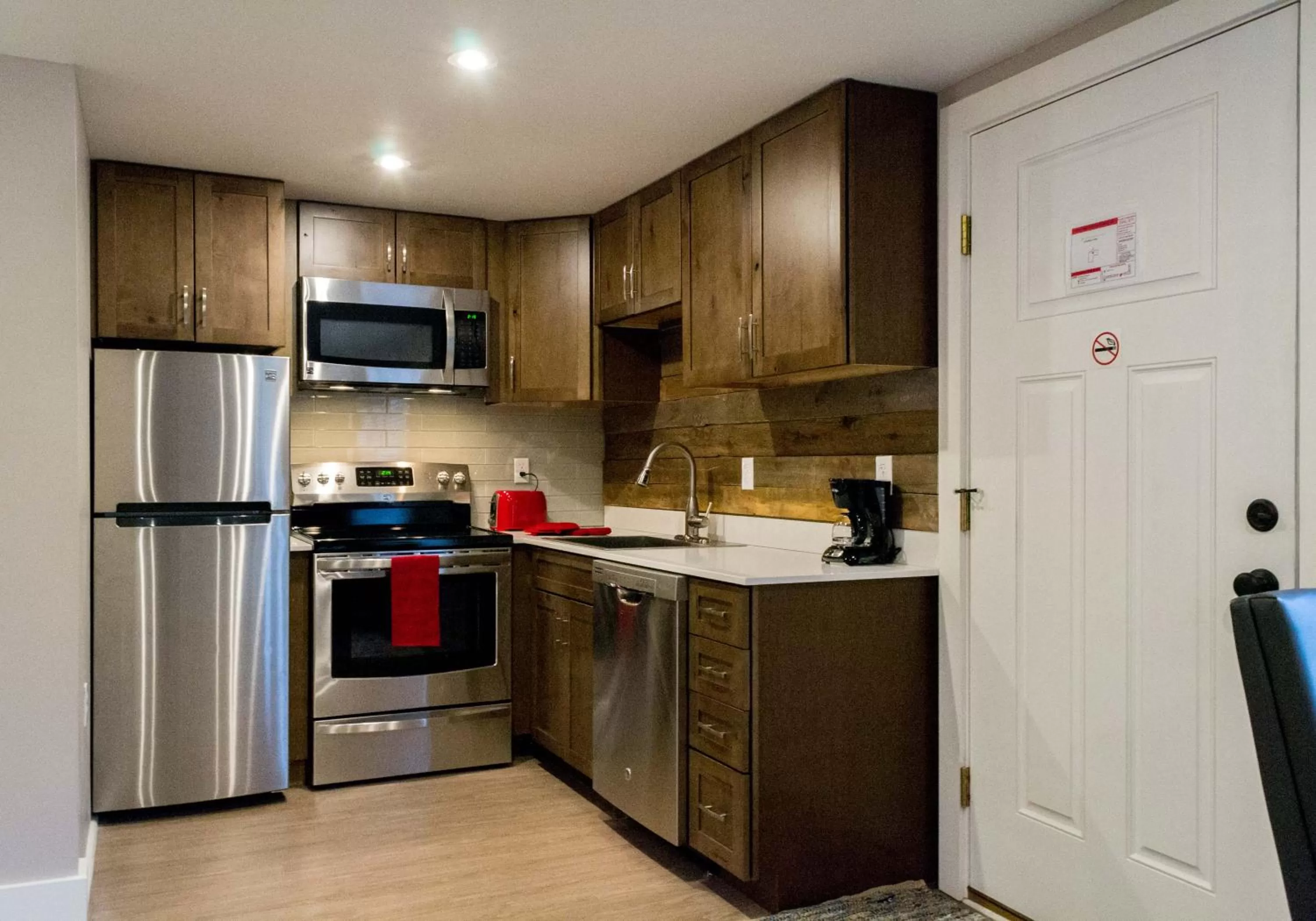 Kitchen or kitchenette in Lake Placid Inn: Residences