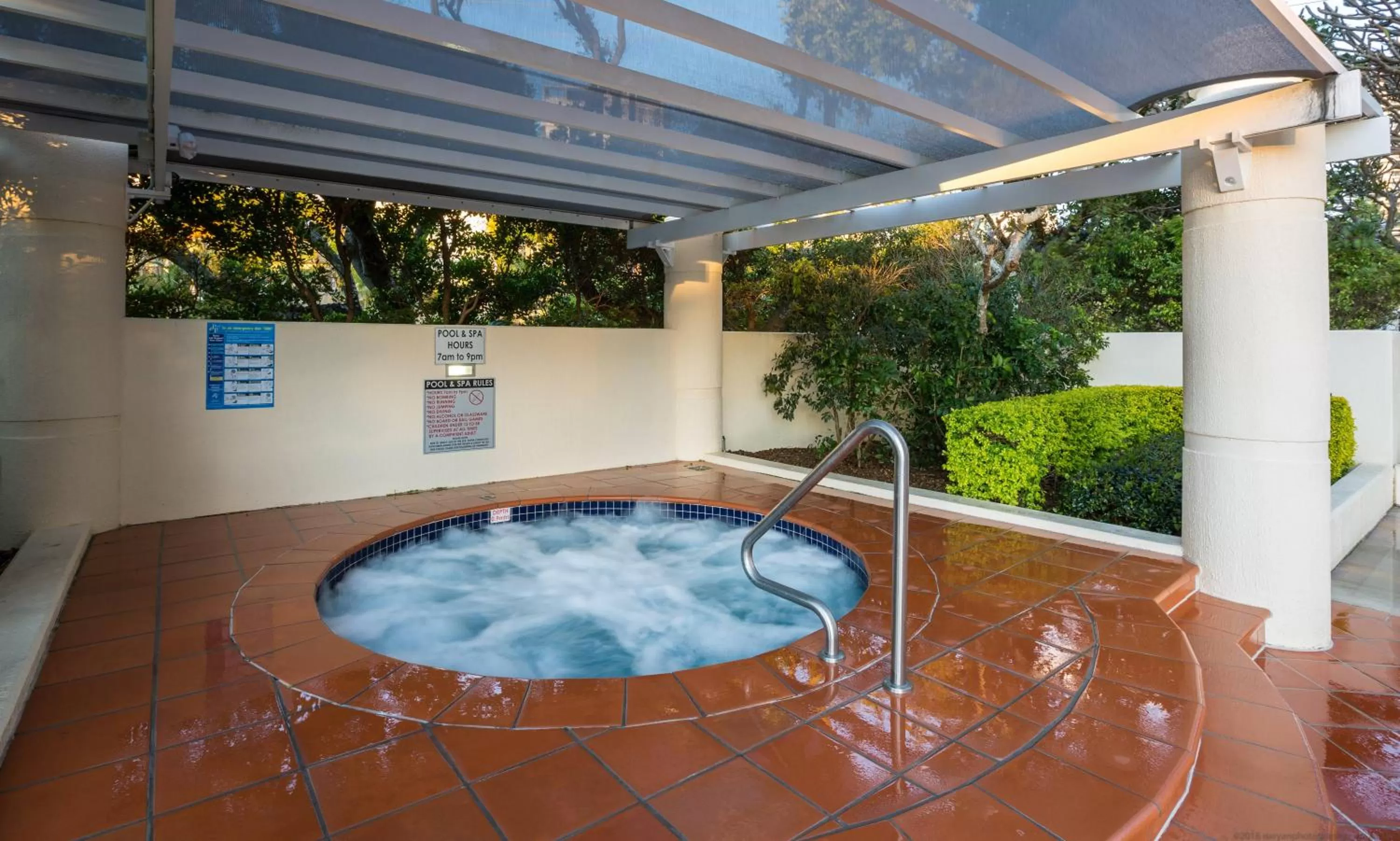 Hot Tub in Belle Maison Apartments - Official