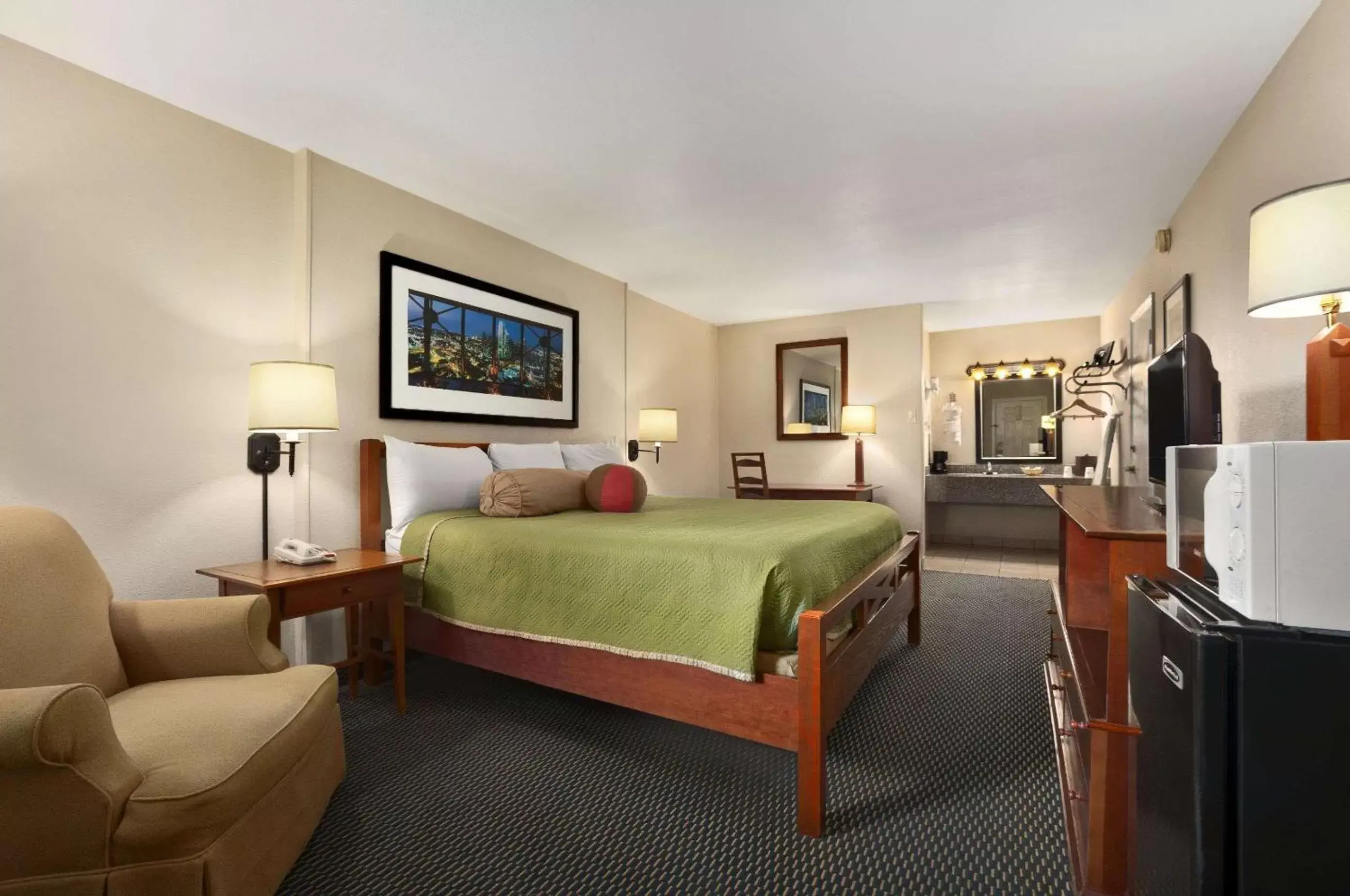 Photo of the whole room in Travelodge by Wyndham New Orleans Harvey Hotel