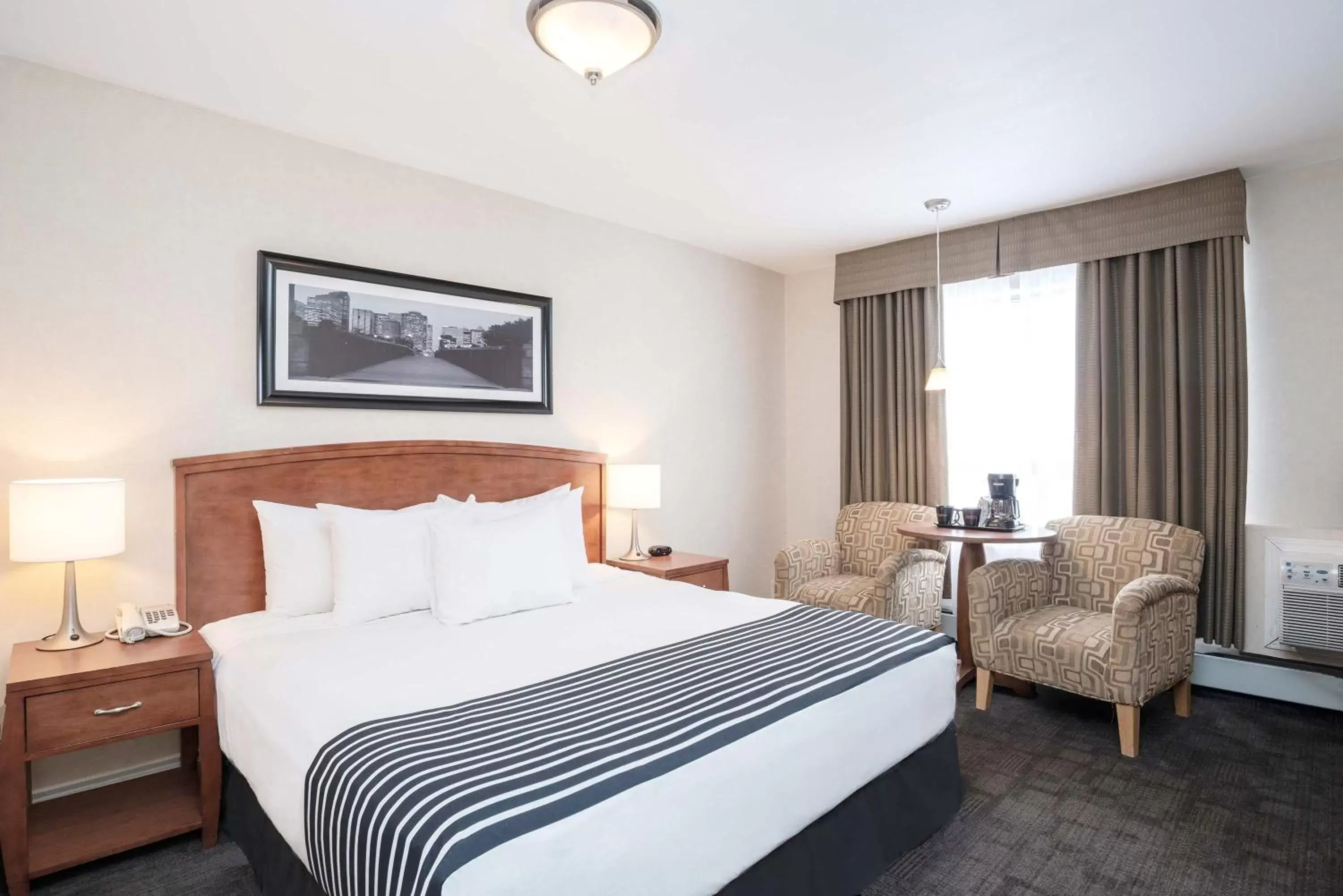 Photo of the whole room, Bed in Sandman Hotel & Suites Calgary West
