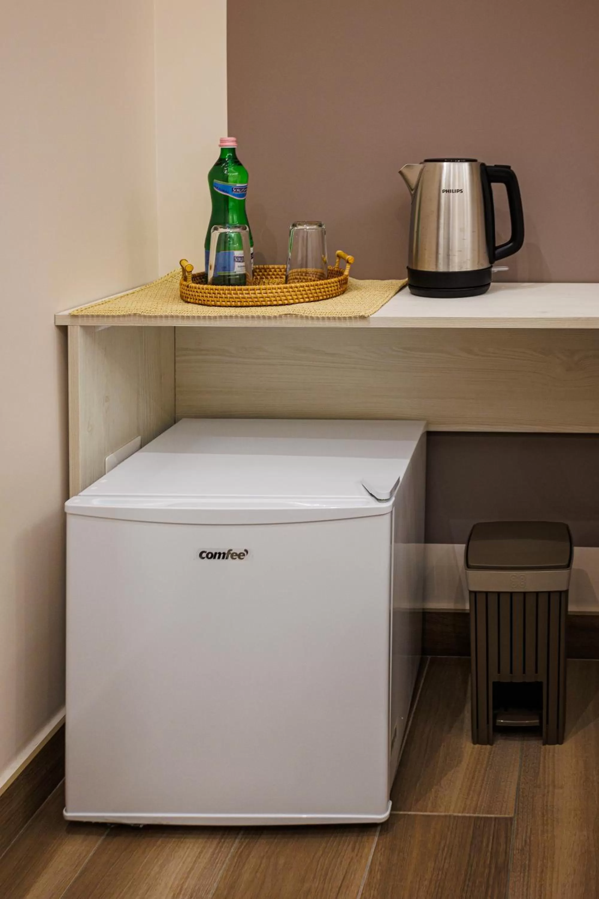 Coffee/tea facilities, Kitchen/Kitchenette in Peca's room