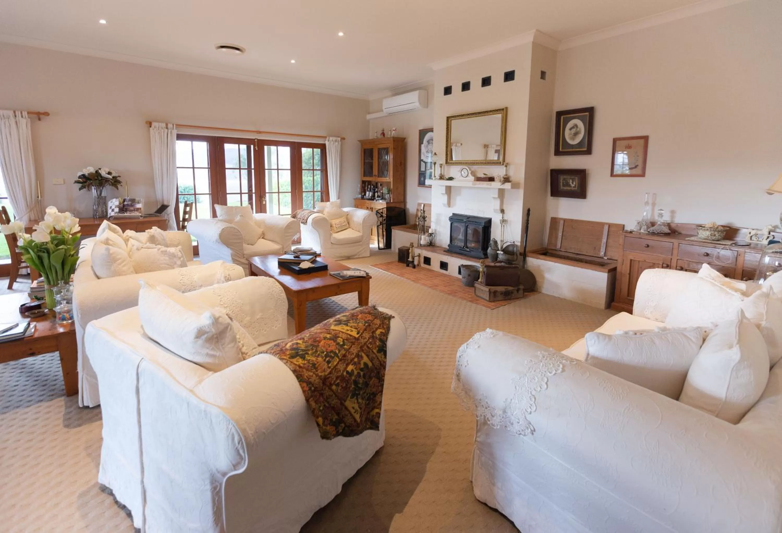 Communal lounge/ TV room in Strathearn Park Lodge