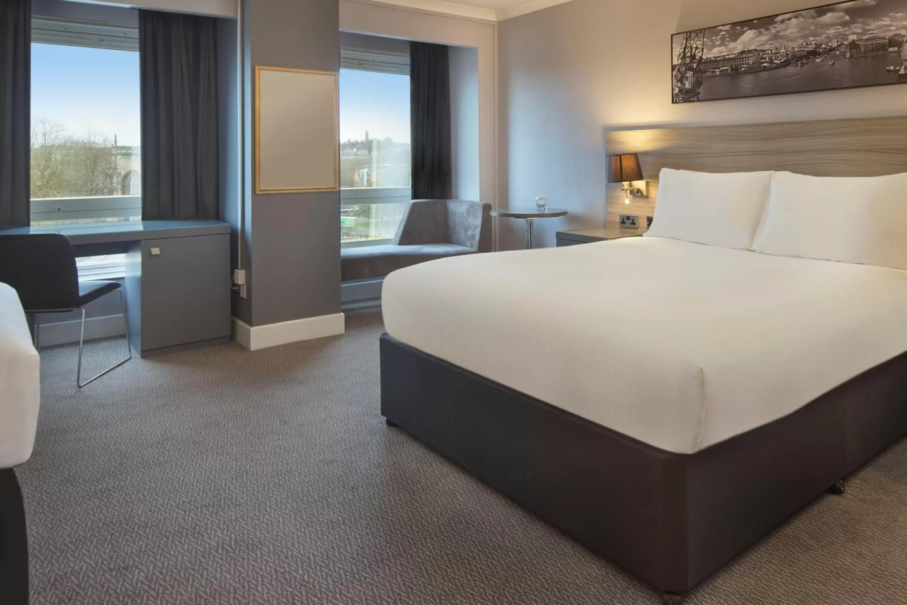 Bedroom, Bed in DoubleTree by Hilton Bristol City Centre