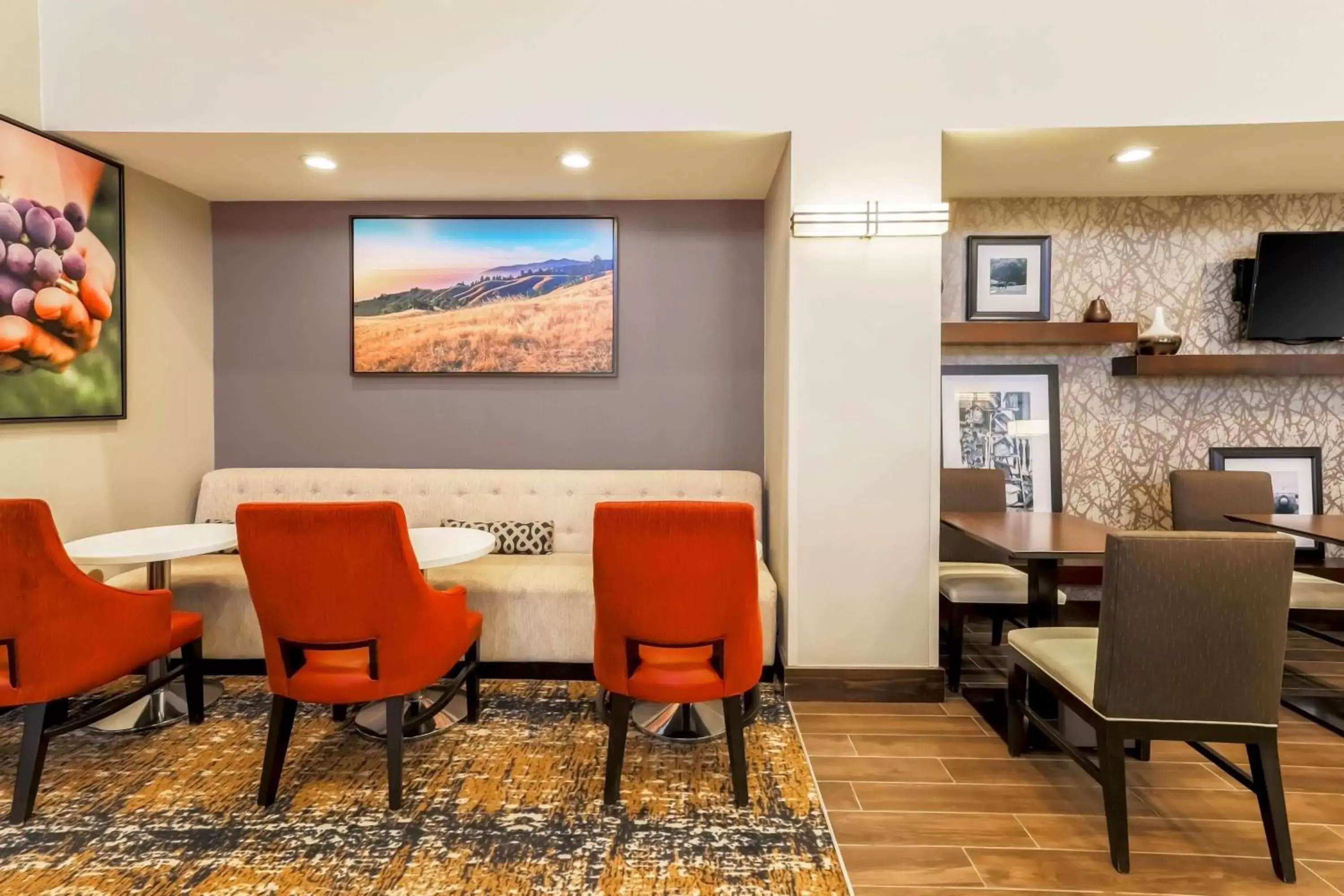 Lobby or reception, Seating Area in Hampton Inn & Suites Windsor-Sonoma Wine Country
