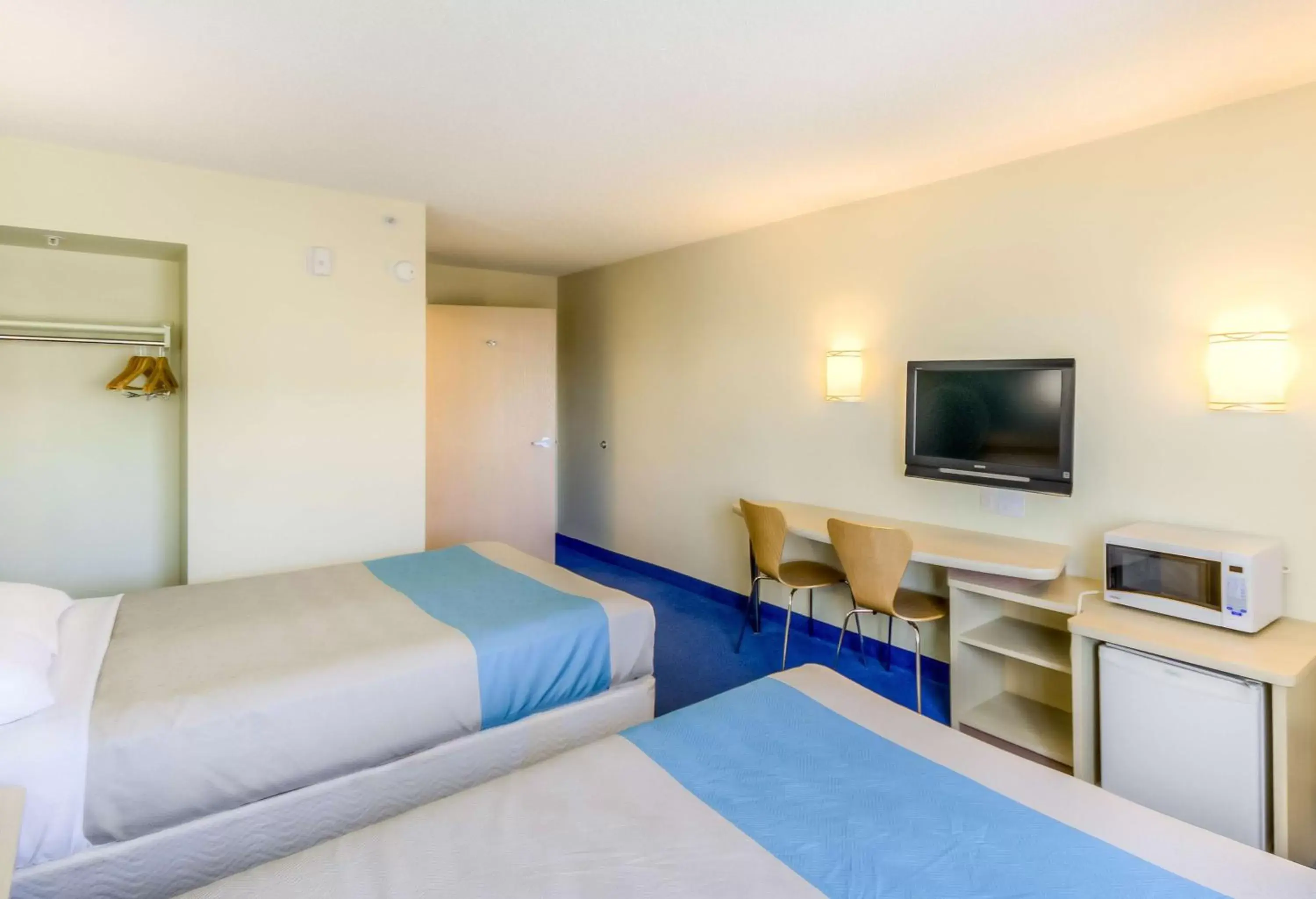 TV and multimedia, Room Photo in Motel 6-Estevan, SK