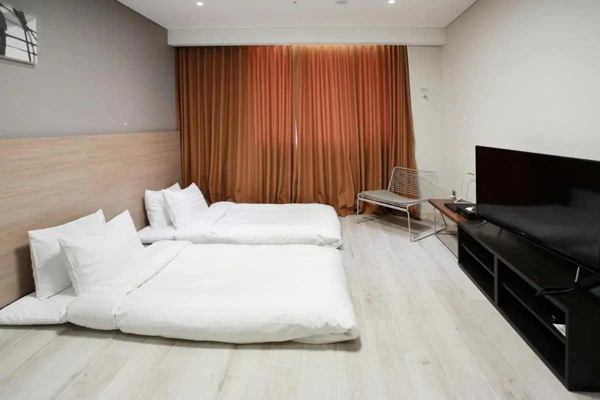 Bed in Gangneung City Hotel