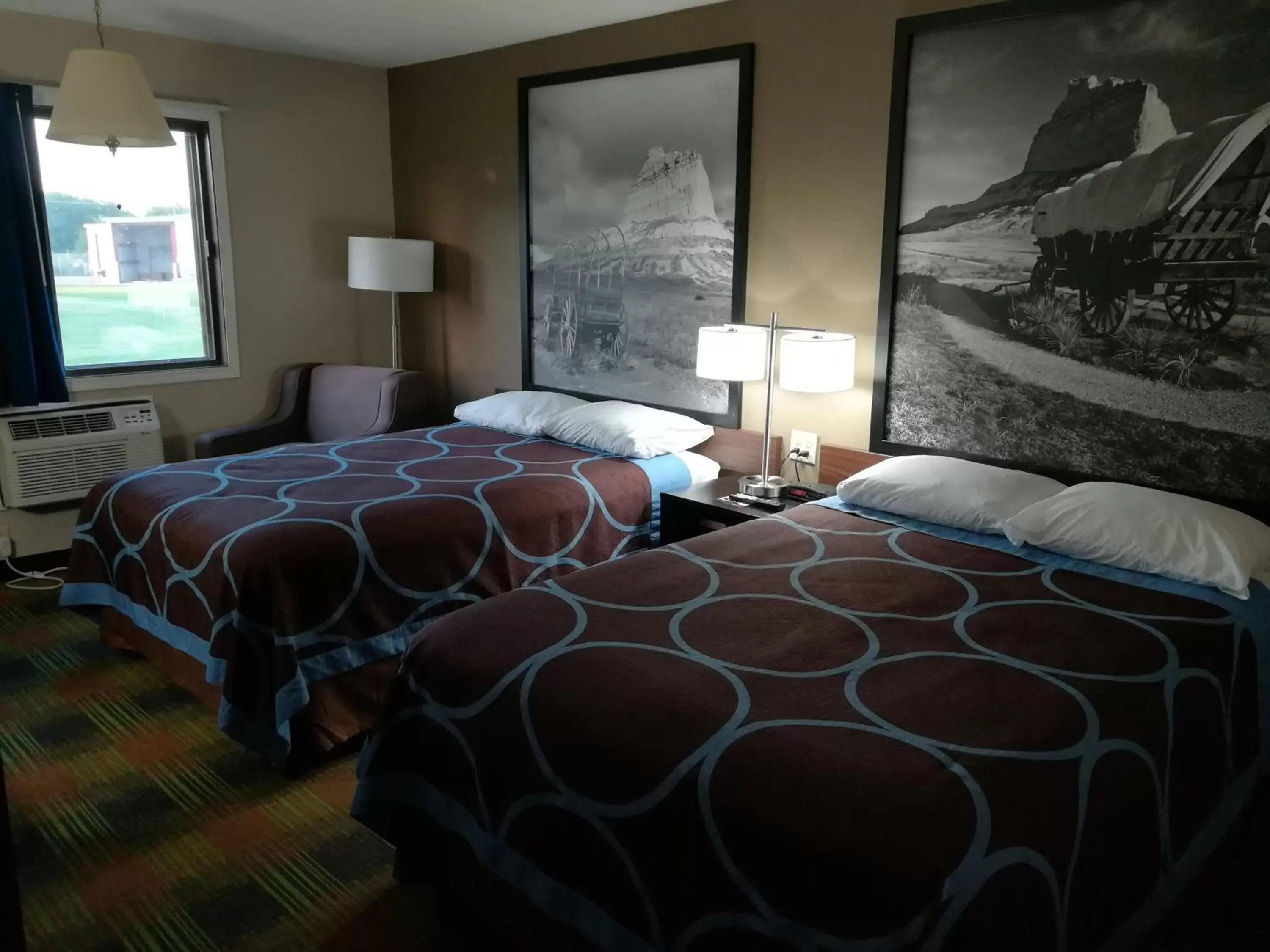 Photo of the whole room, Bed in Super 8 by Wyndham Keokuk
