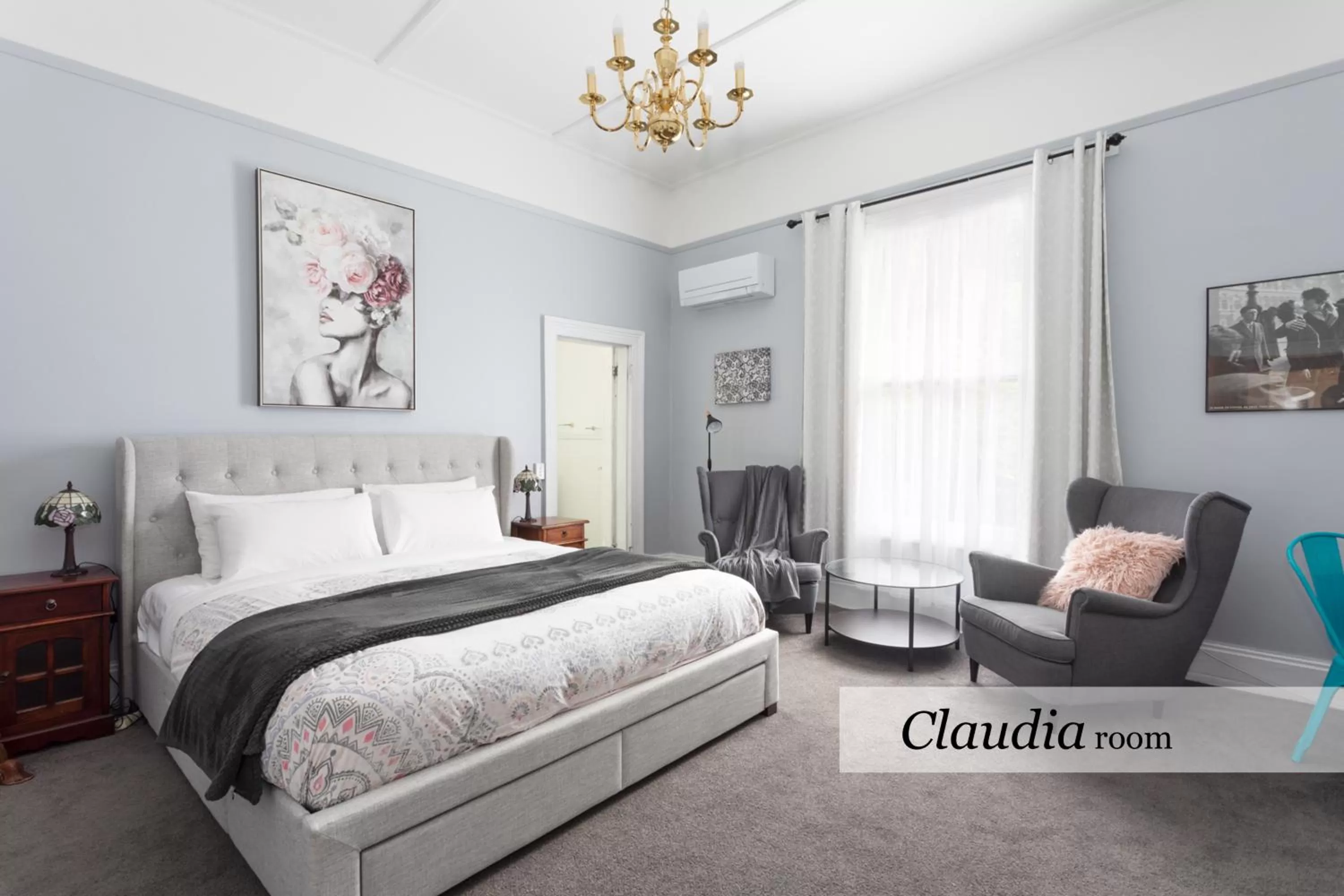 Photo of the whole room, Bed in The Dragonfly Inn