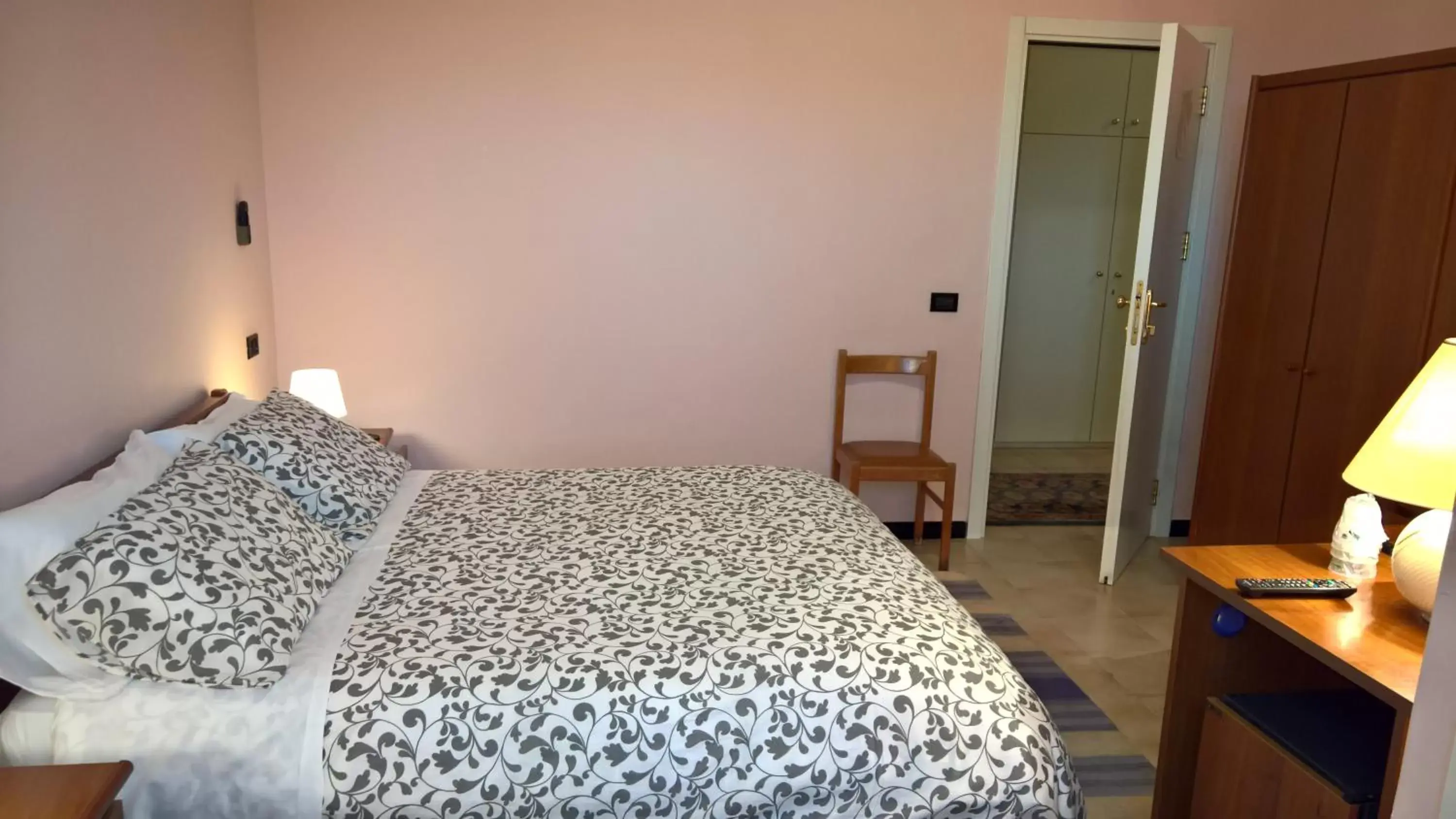 Photo of the whole room, Bed in Hotel La Rotonda