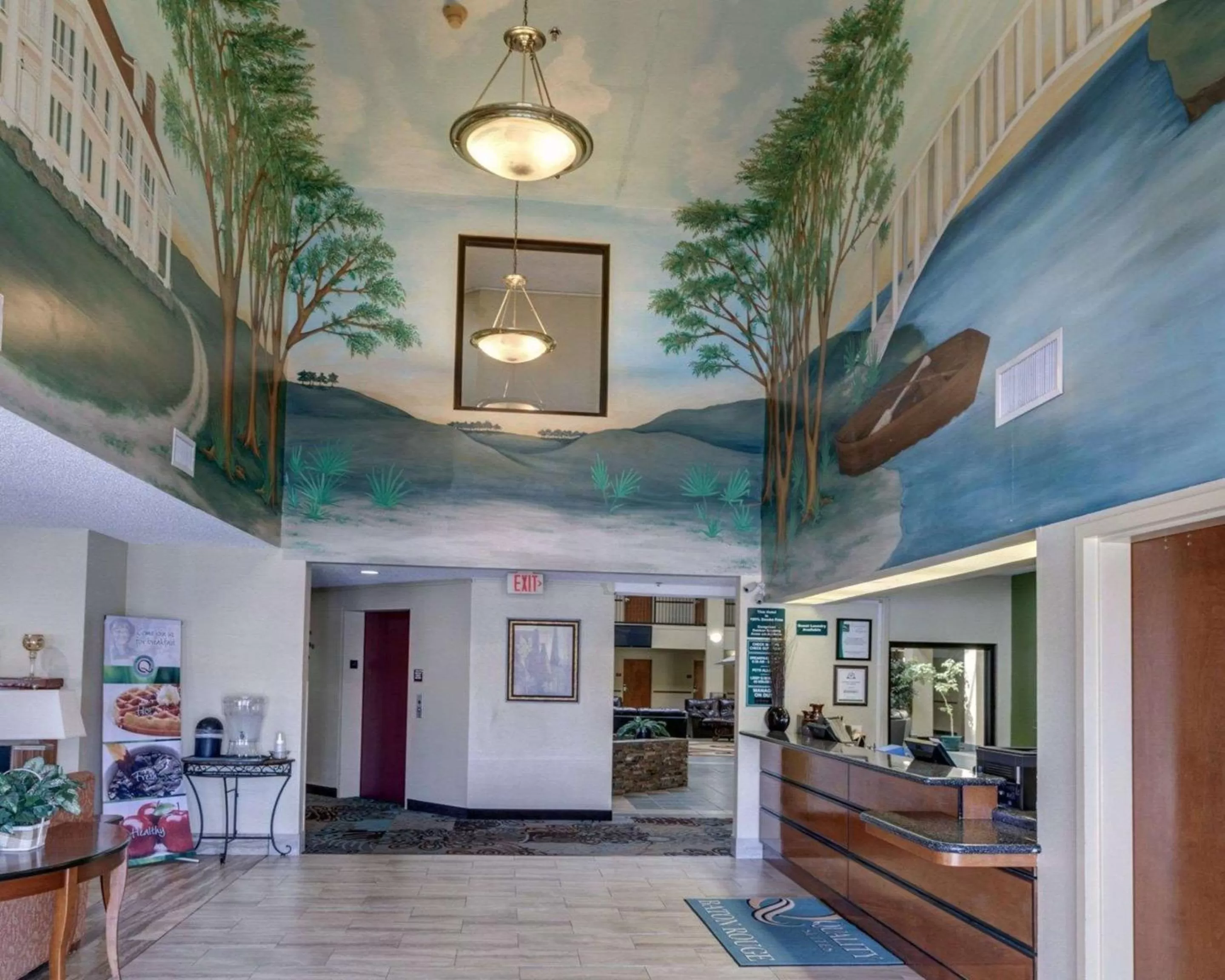 Lobby or reception in Quality Suites Baton Rouge East - Denham Springs
