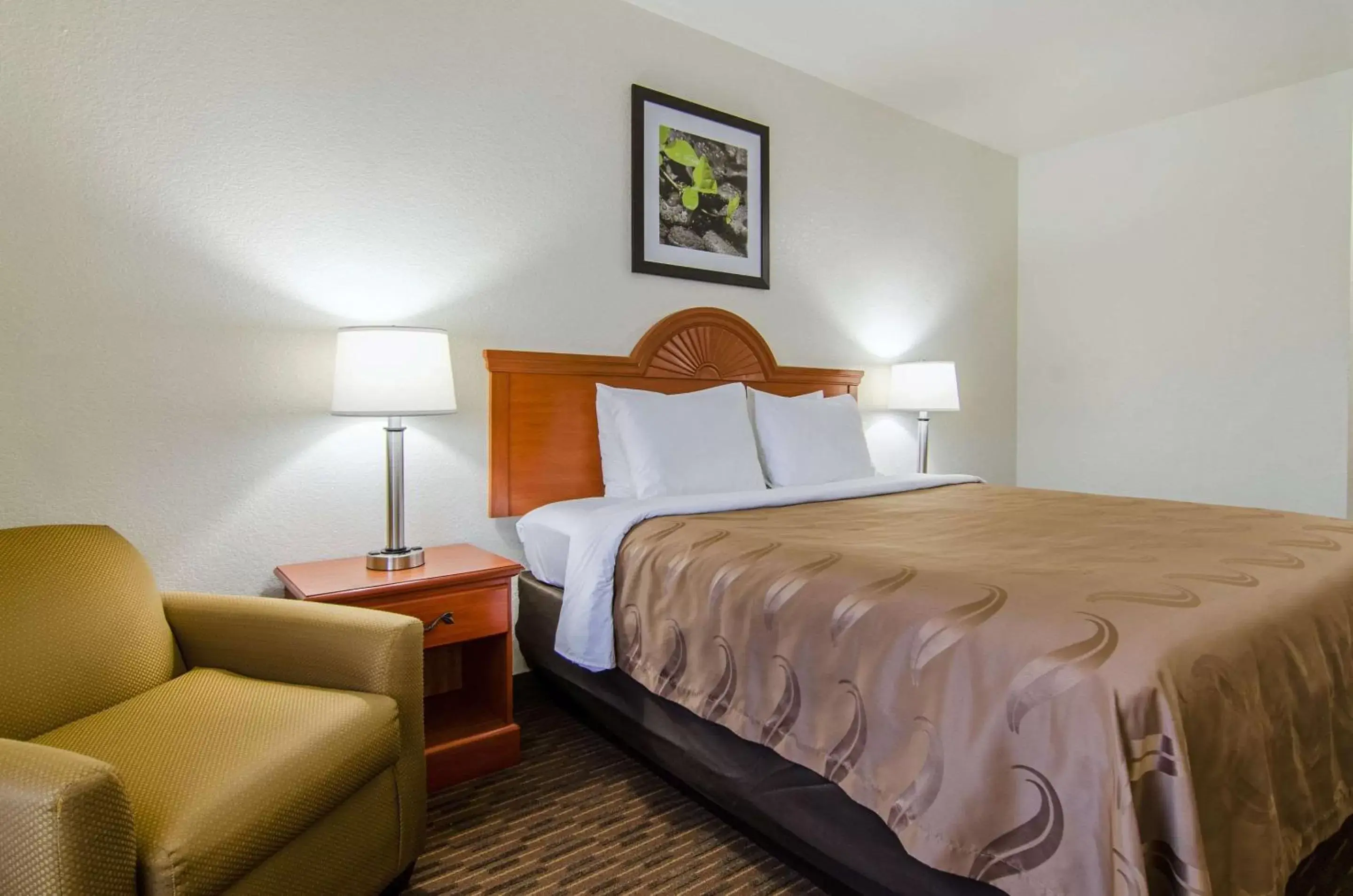 Photo of the whole room, Bed in Quality Inn Junction City near Fort Riley