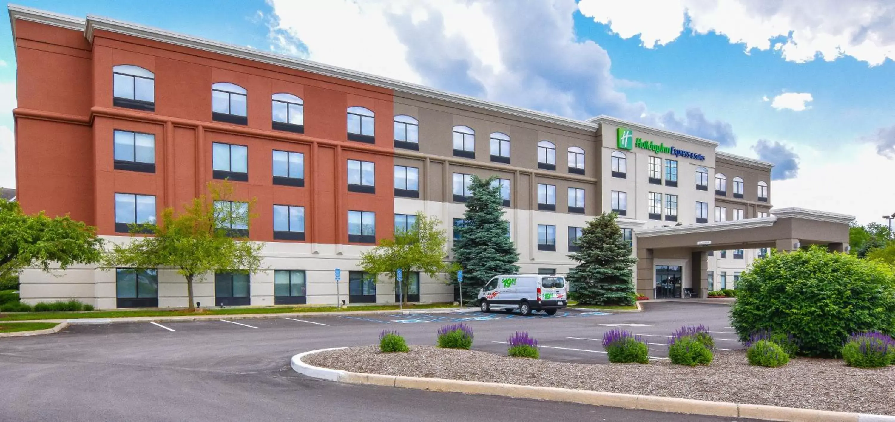 Property Building in Holiday Inn Express & Suites - Indianapolis Northwest, an IHG Hotel