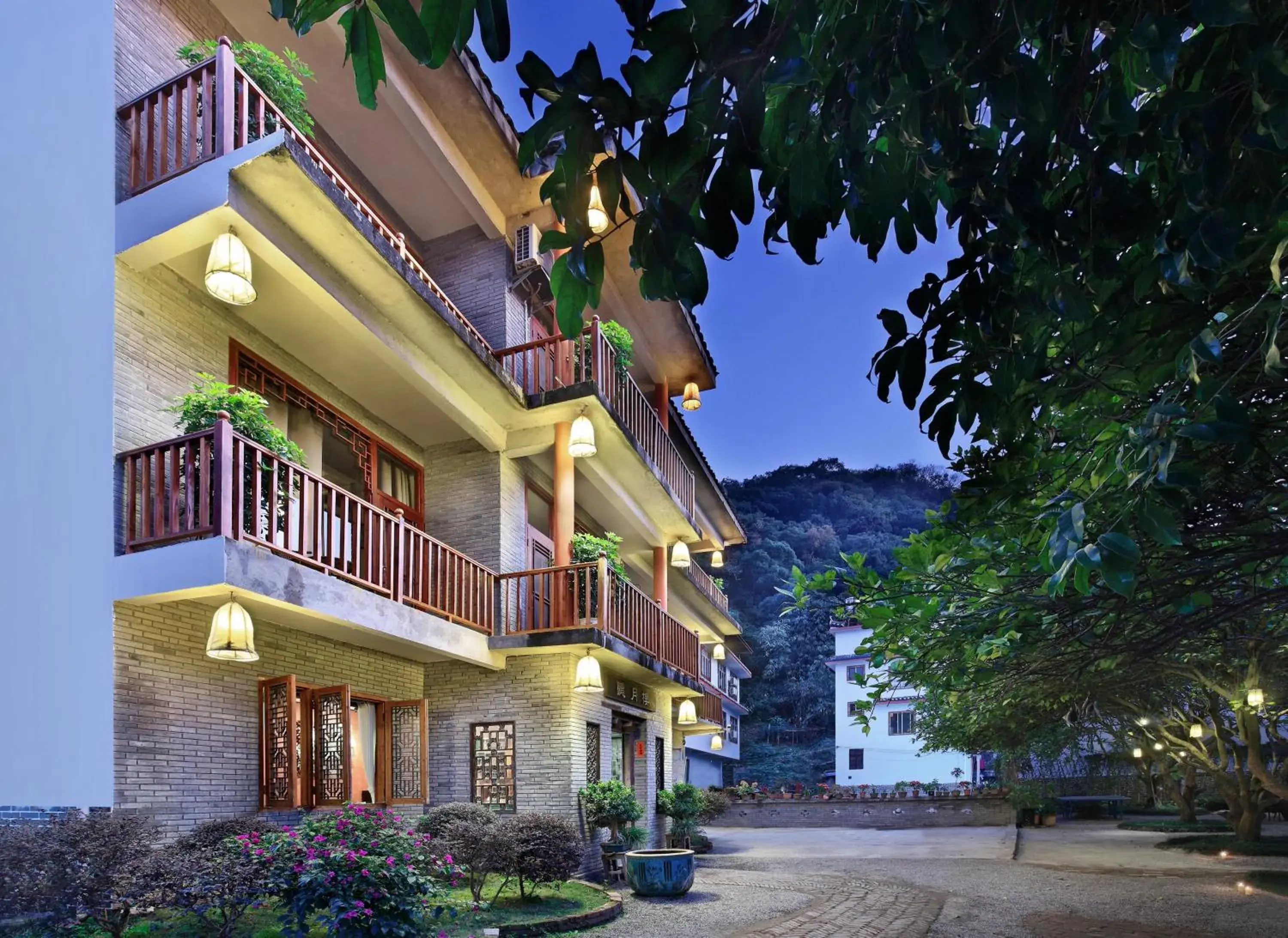 Facade/entrance, Property Building in Yangshuo Village Inn