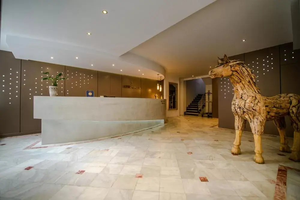 Lobby or reception in Lingos Hotel