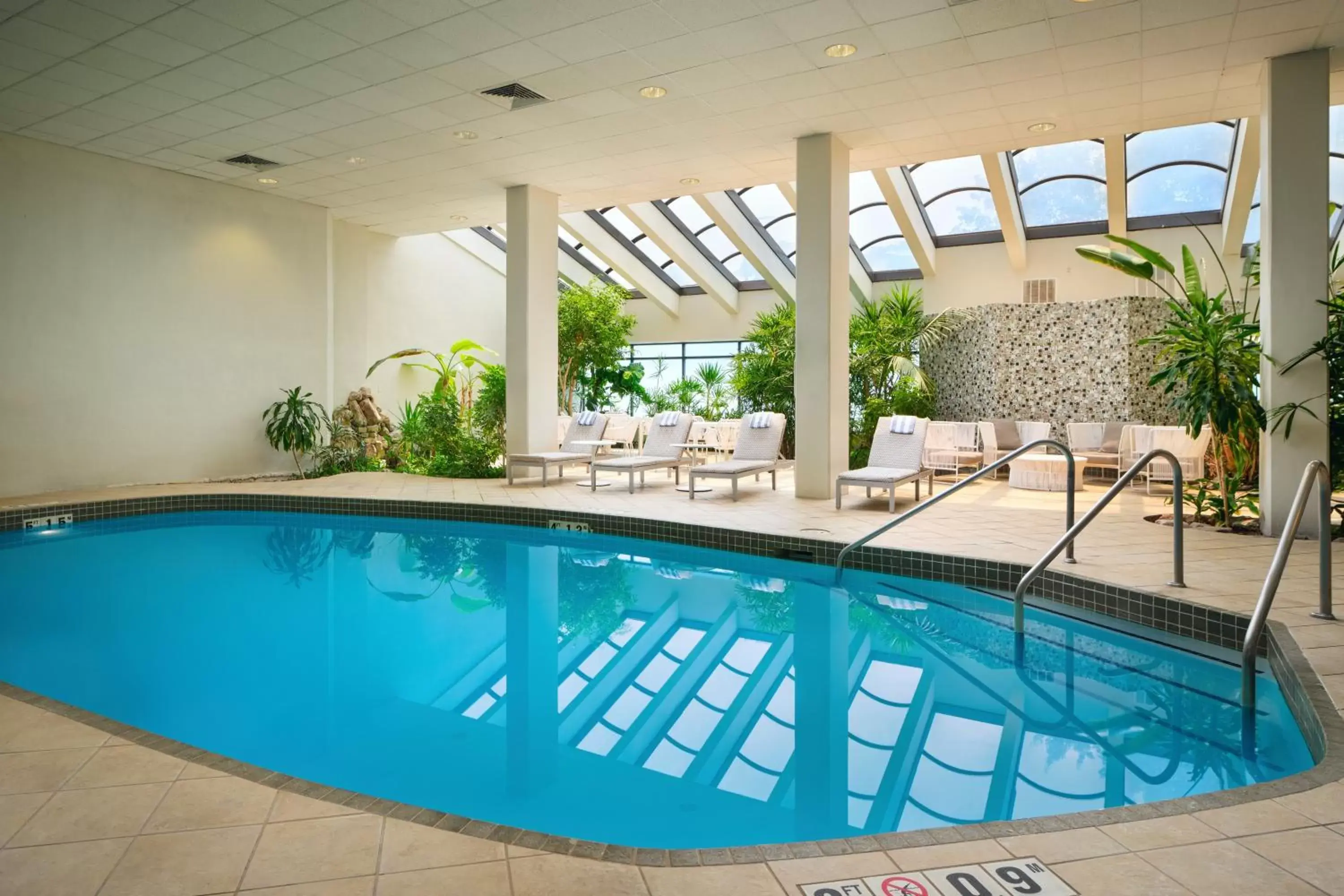 , Swimming Pool in Embassy Suites by Hilton Richmond
