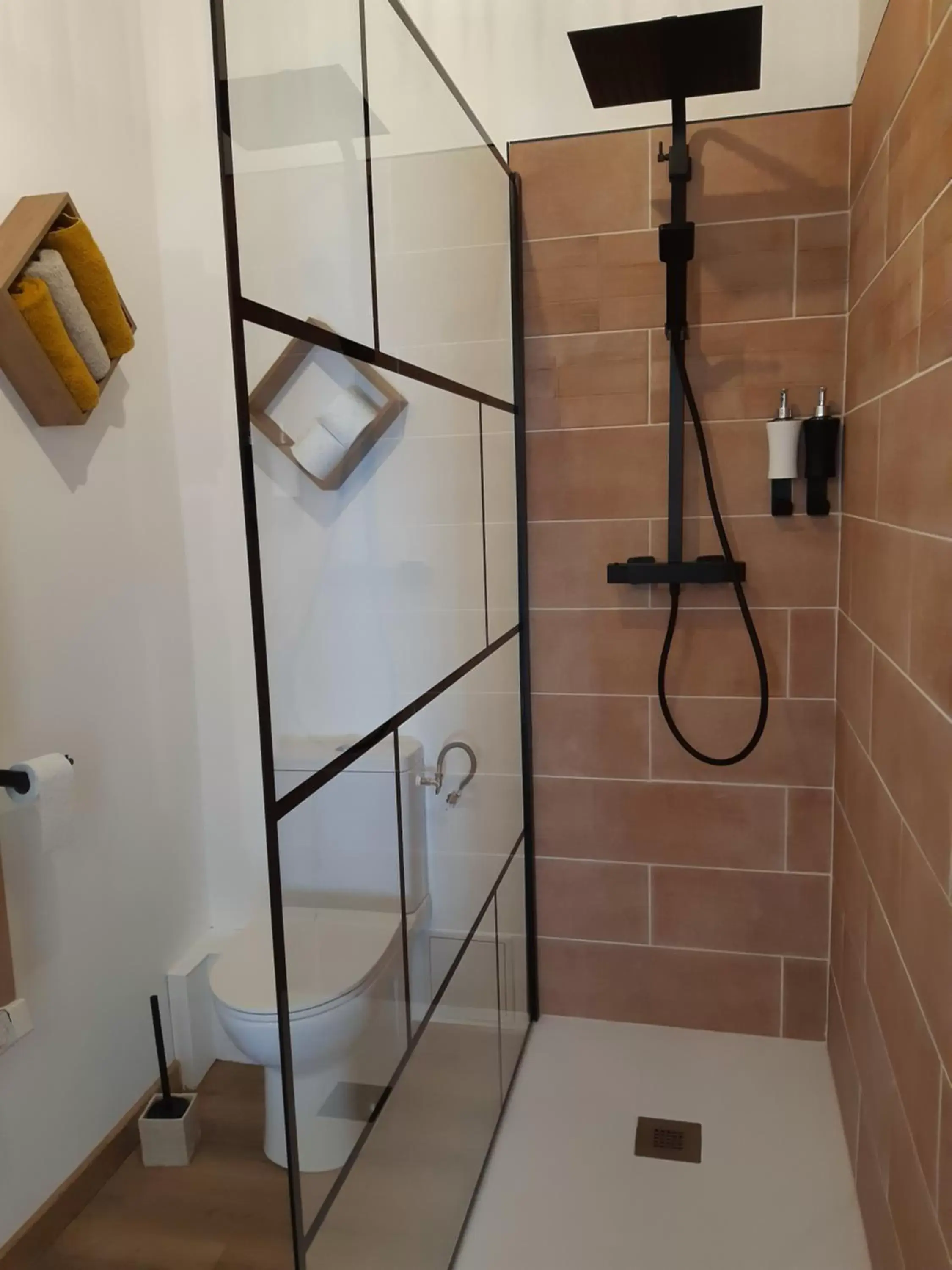 Shower, Bathroom in Au Charme de l'Eure