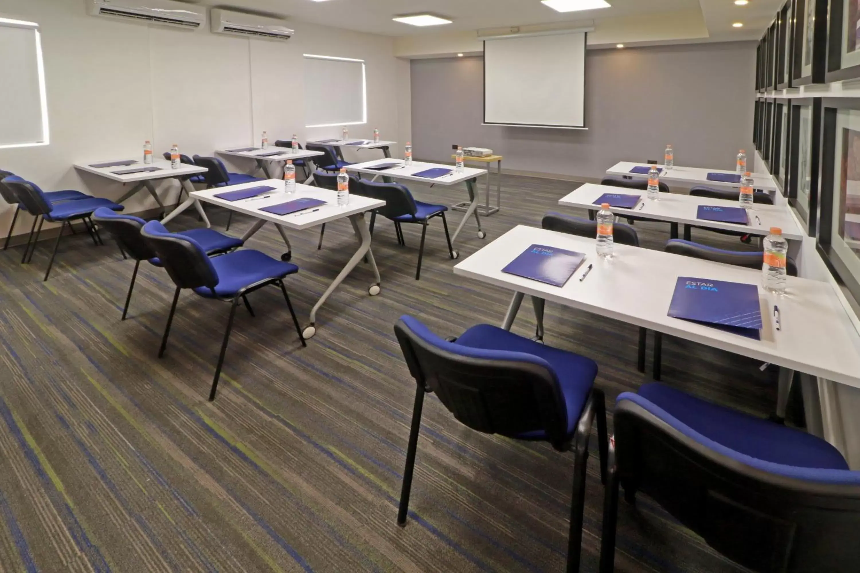 Meeting/conference room in Holiday Inn Express Piedras Negras, an IHG Hotel