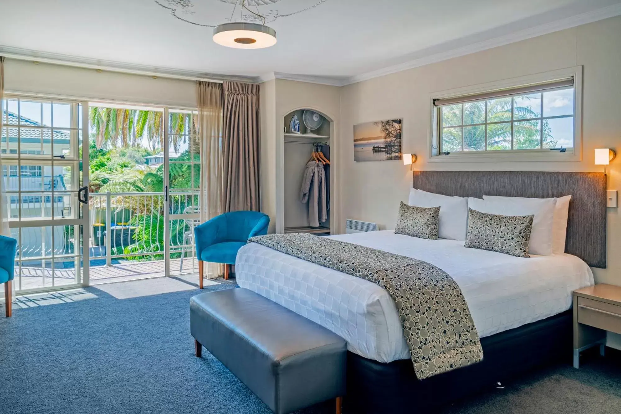 Bed in Silver Fern Rotorua Suites & Spa