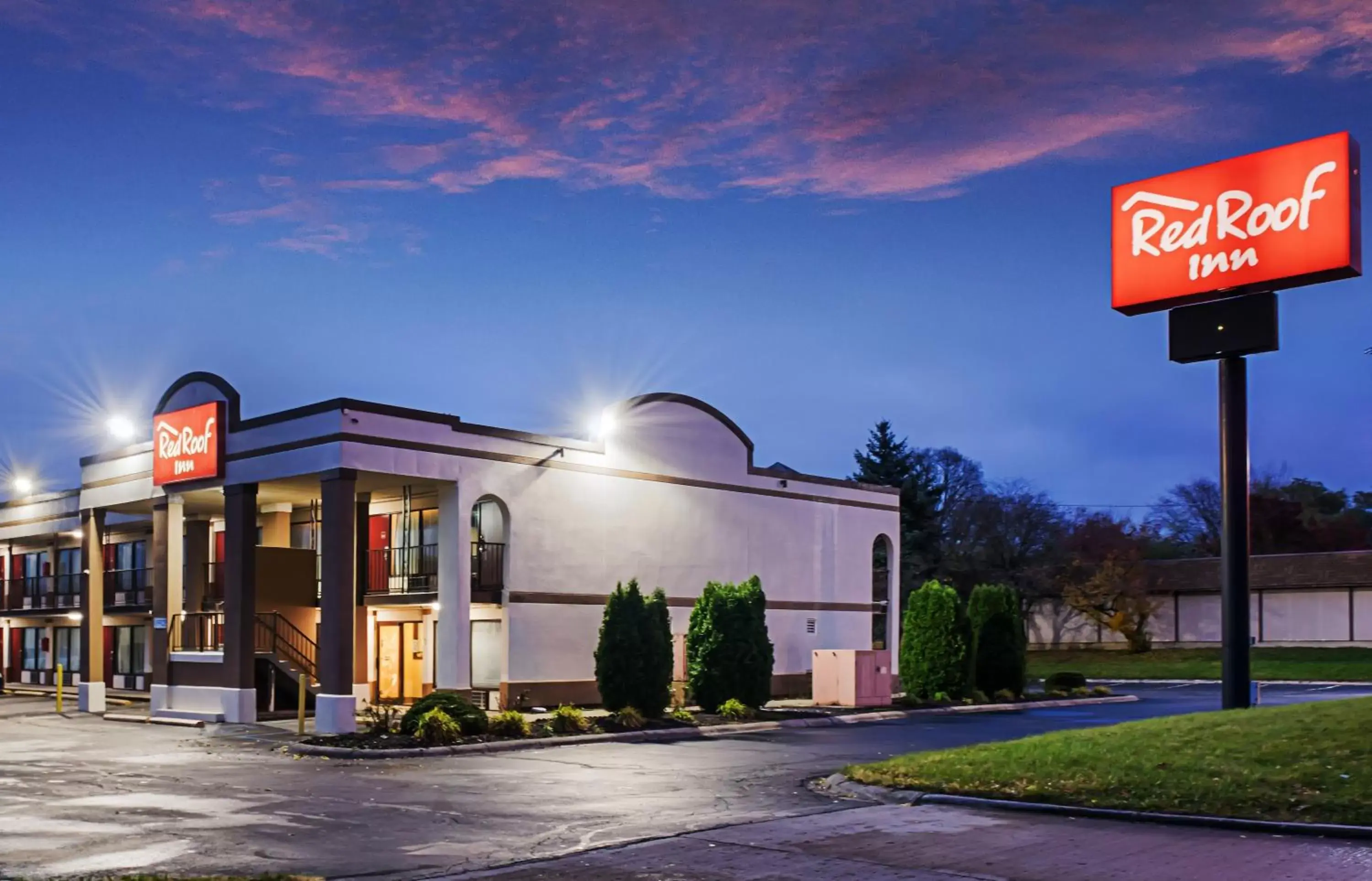 Property Building in Red Roof Inn Indianapolis East