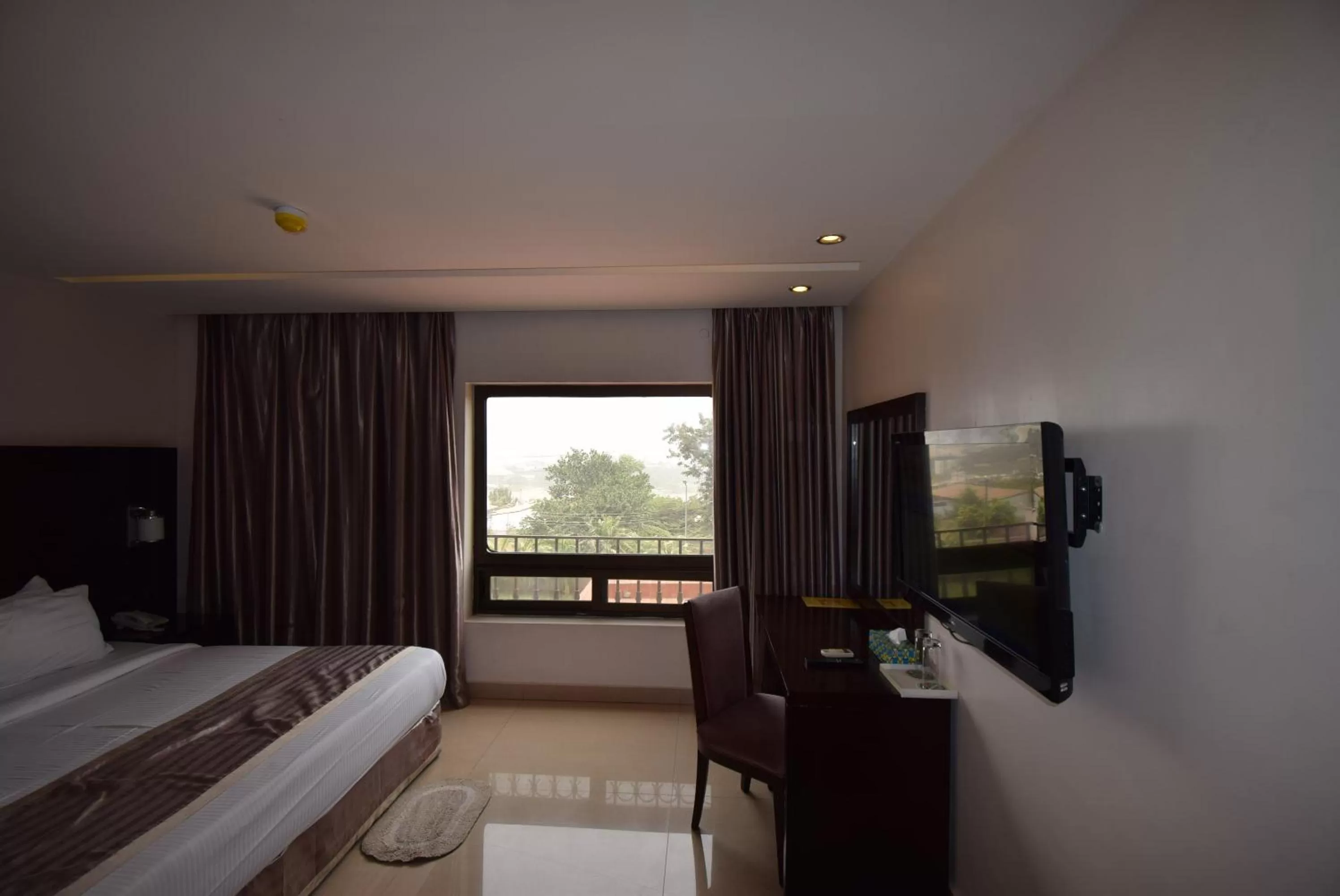 Photo of the whole room, Bed in Noble House Hotel