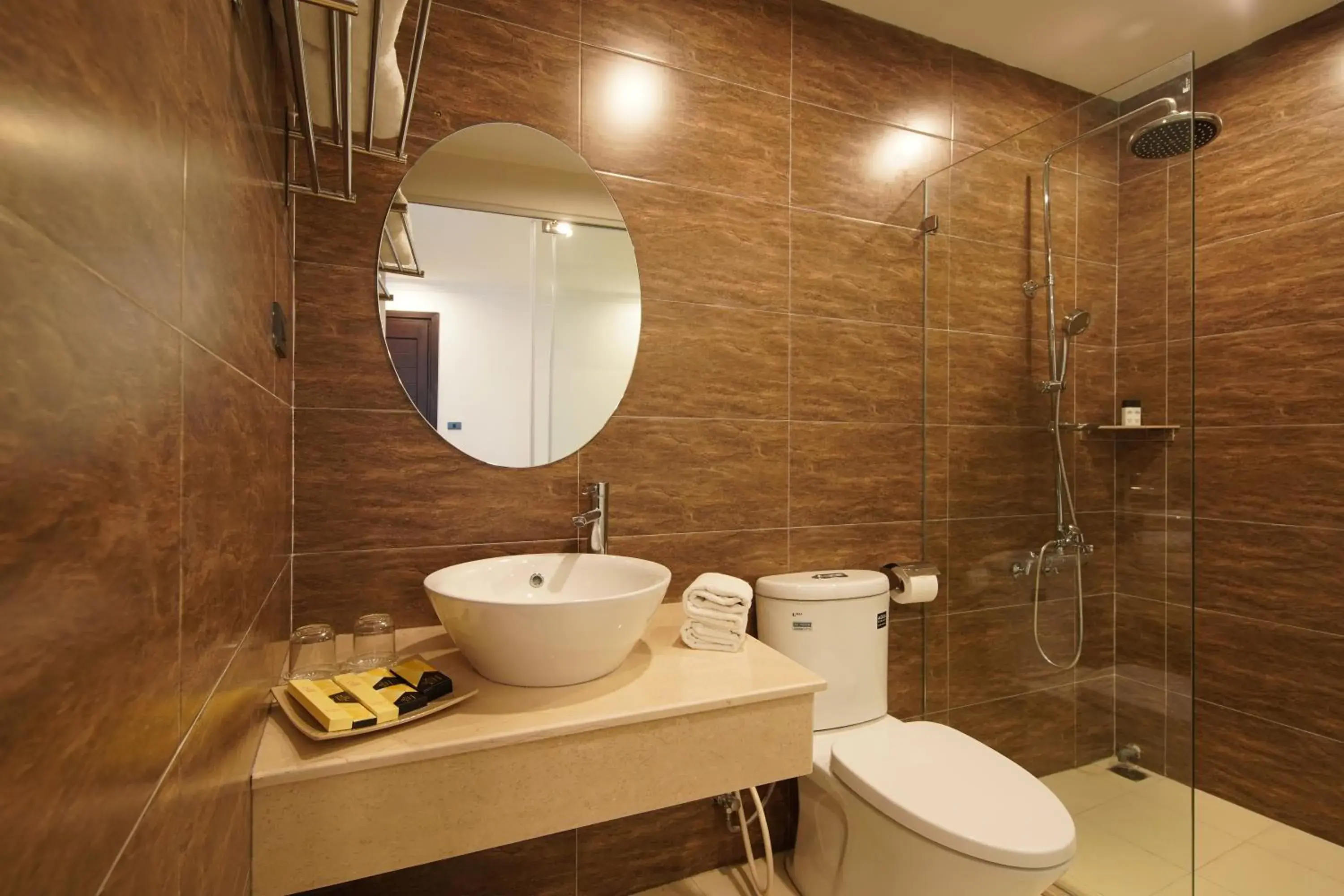 Bathroom in Hovi Hoang Cau 3 - My Hotel
