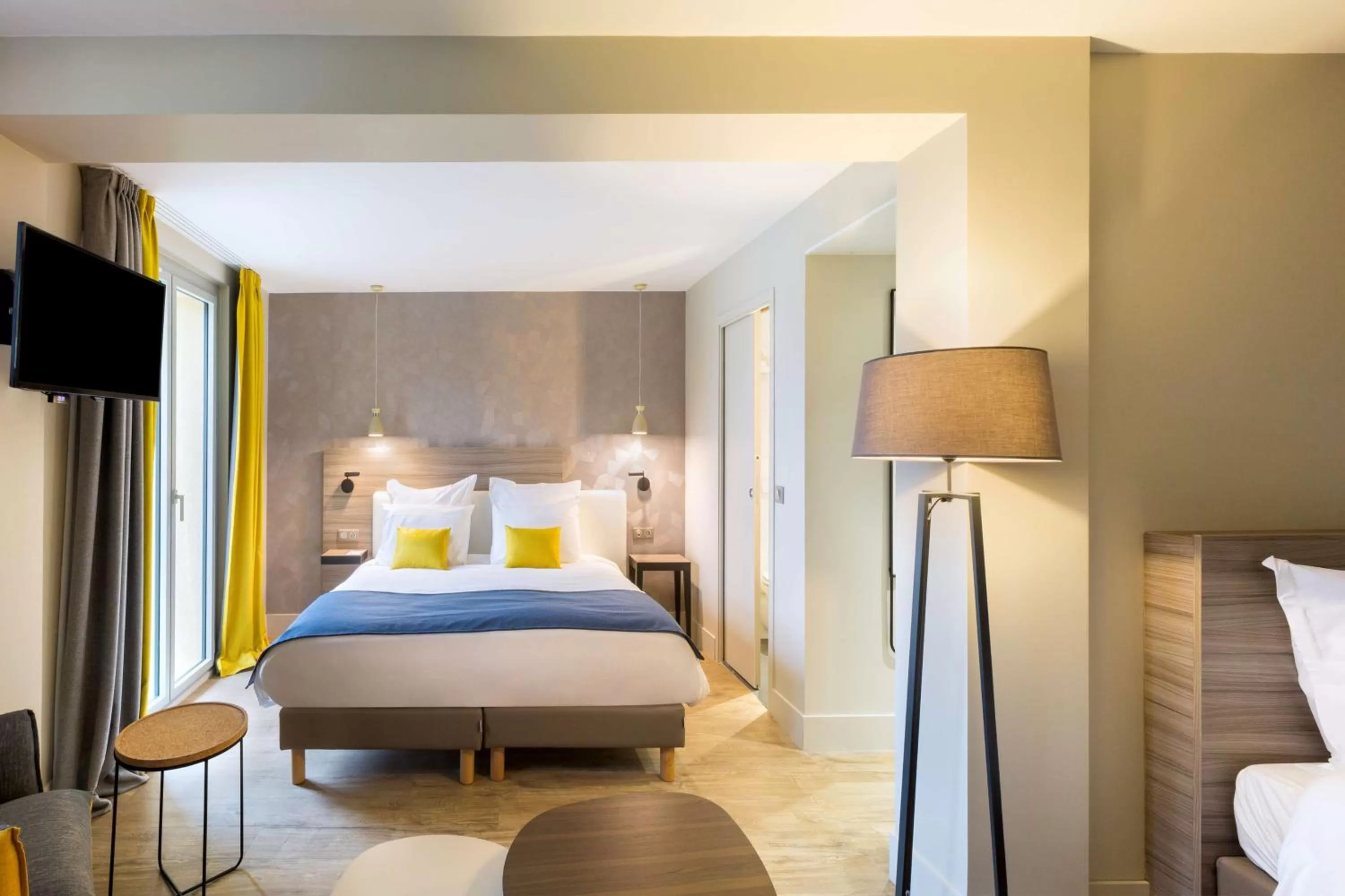 Photo of the whole room, Bed in BEST WESTERN La Porte des Châteaux