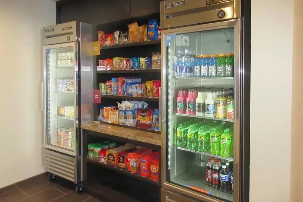 Food and drinks, Supermarket/Shops in Comfort Suites Denver International Airport