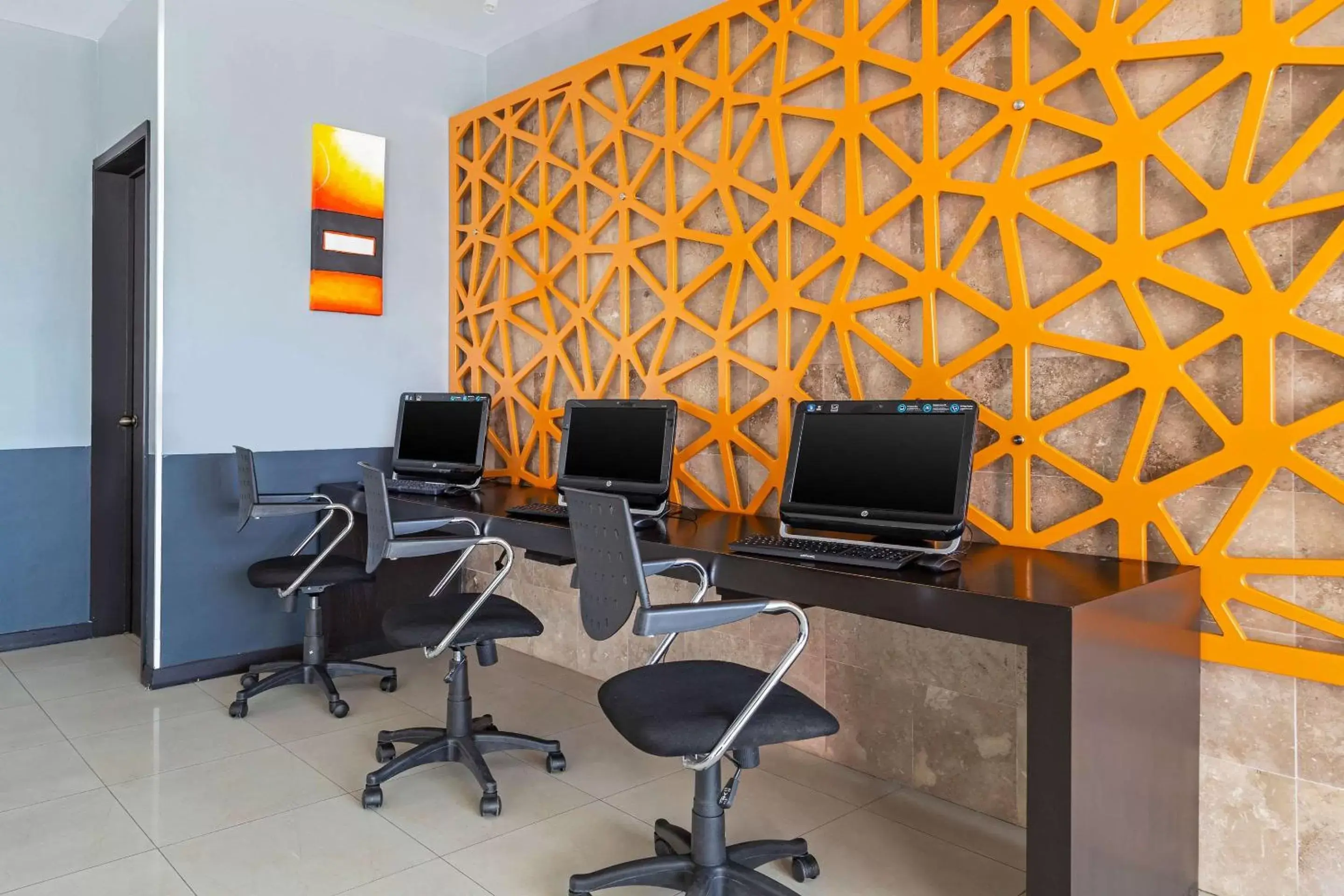 Business facilities, Business Area/Conference Room in Comfort Inn Morelia