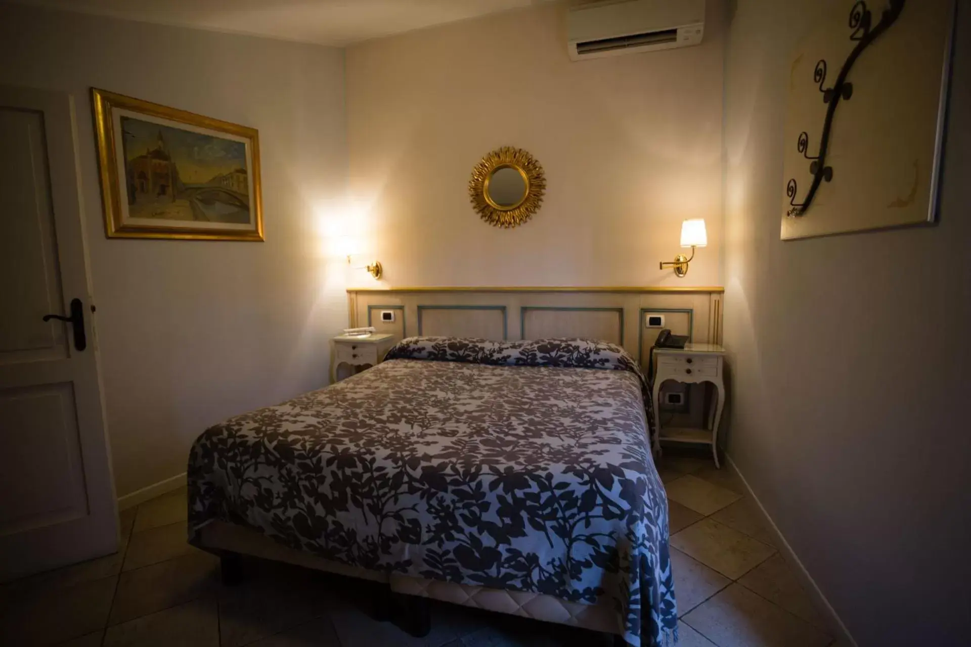 Decorative detail, Bed in Alessi Hotel Trattoria