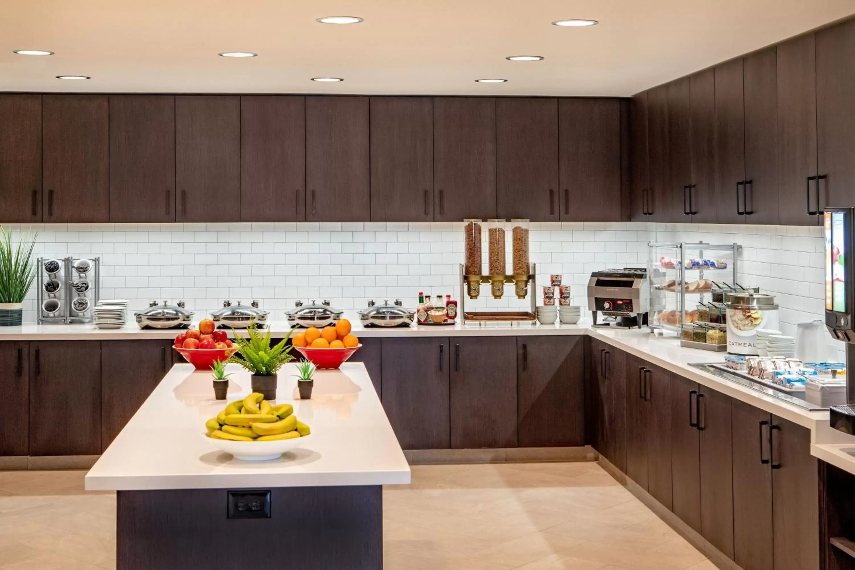 Breakfast, Kitchen/Kitchenette in Residence Inn by Marriott Boston Cambridge