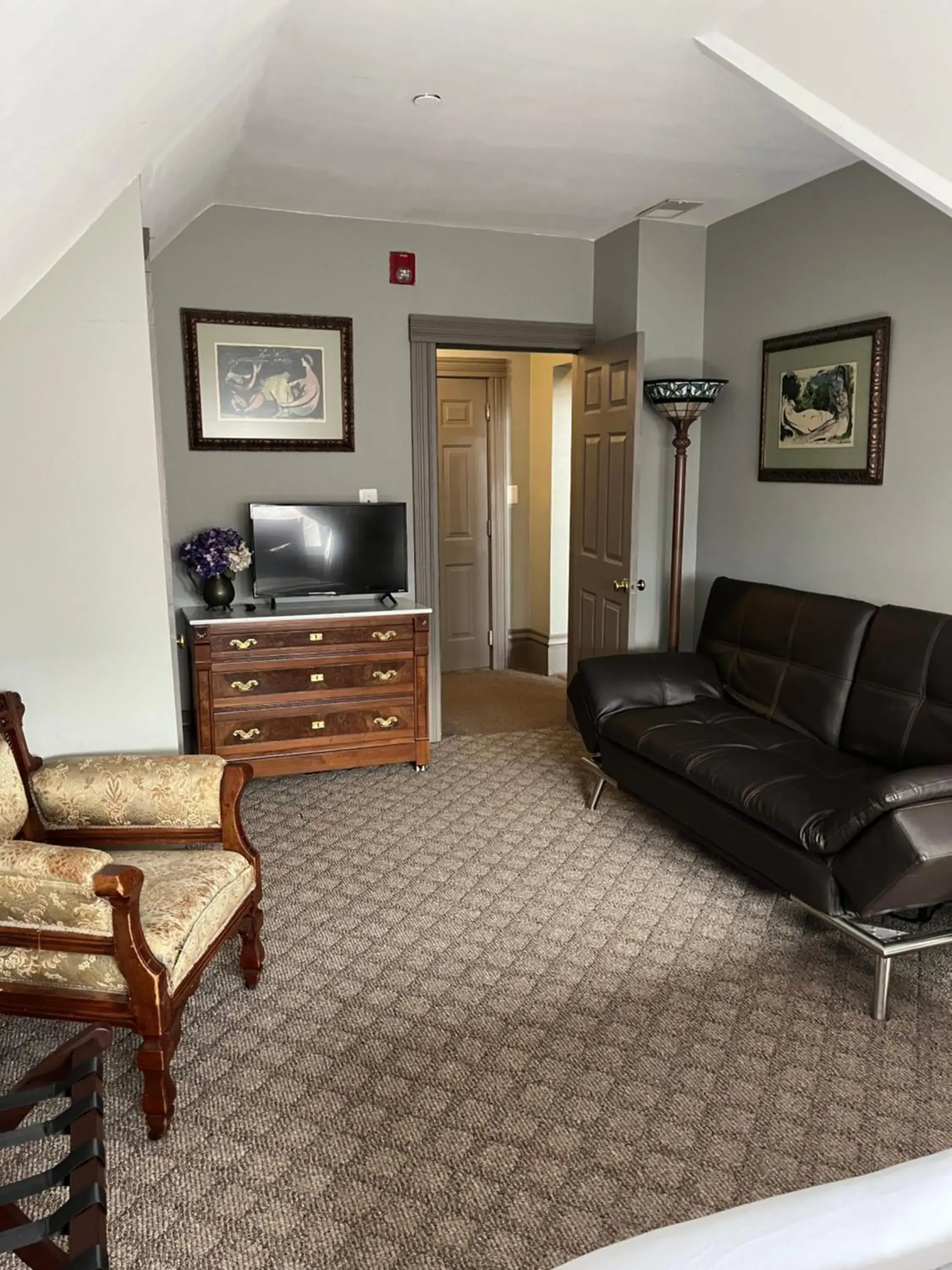 TV and multimedia, Seating Area in Stone Gables Inn