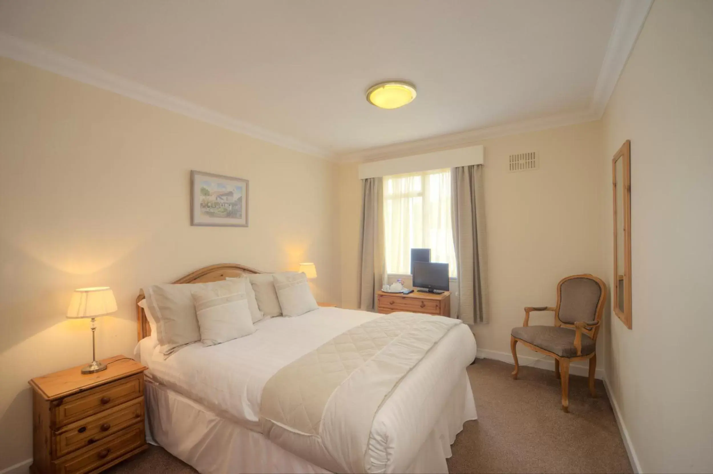 Street view, Room Photo in Lochnell Arms Hotel