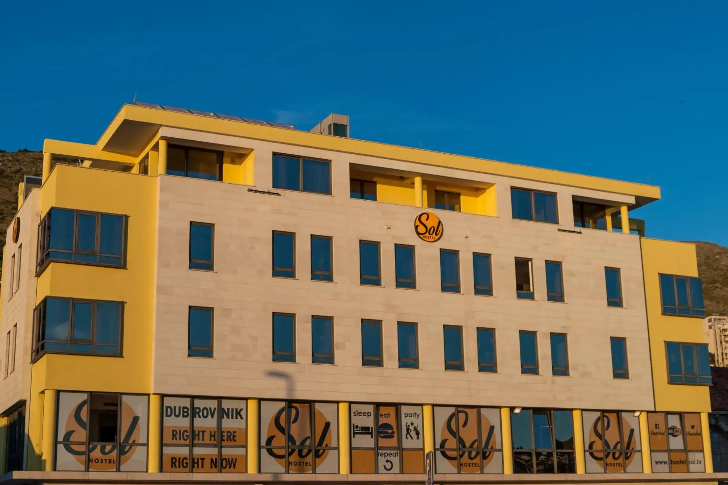 Property building in Hostel Sol Property building in Hostel Sol