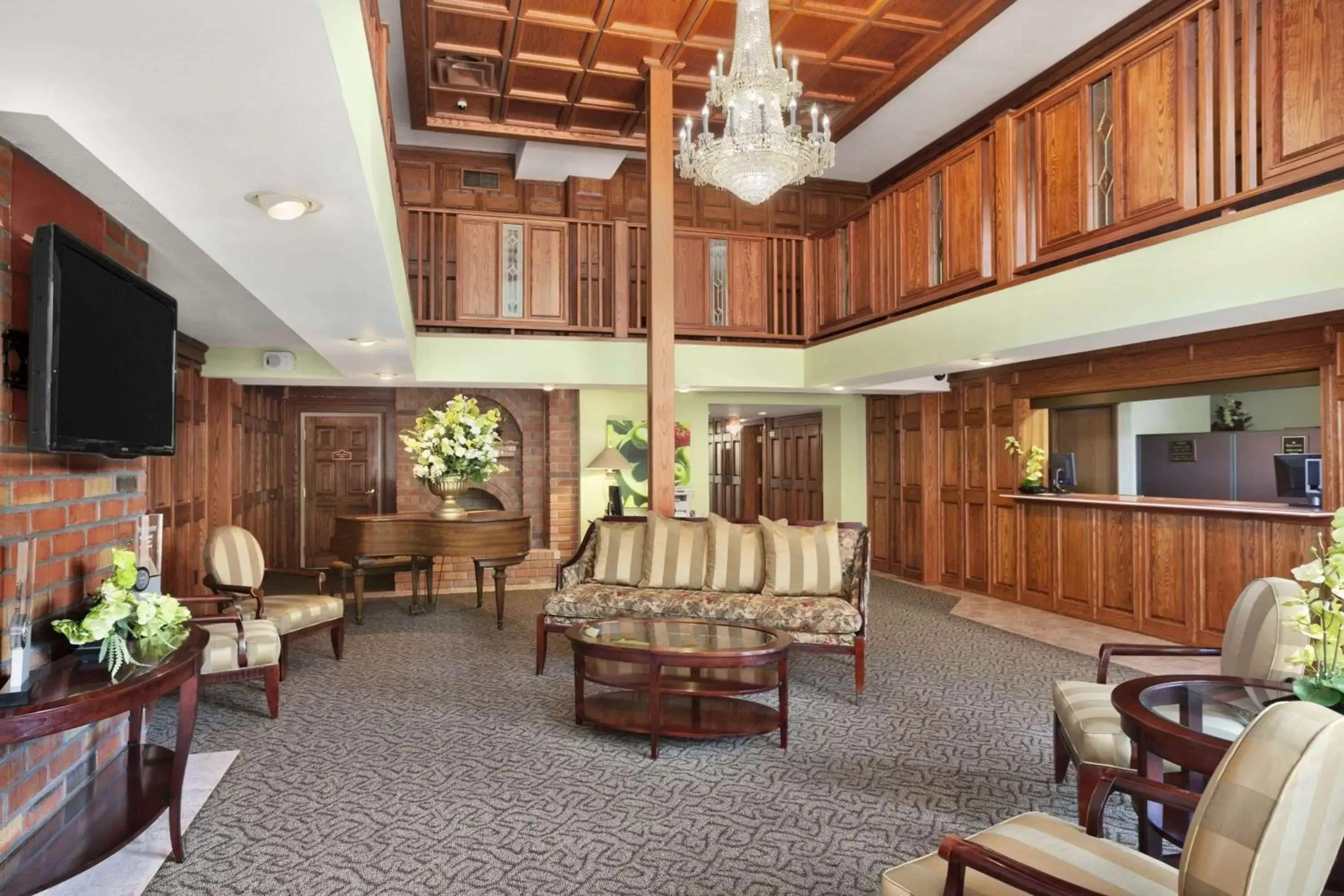 Lobby or reception in Ramada by Wyndham Saginaw Hotel & Suites
